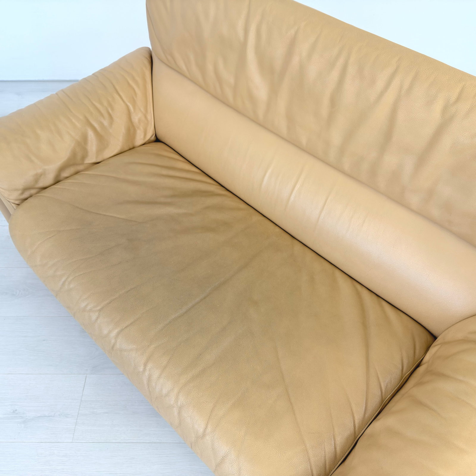 DE SEDE DS-2011 LEATHER SOFA - 8