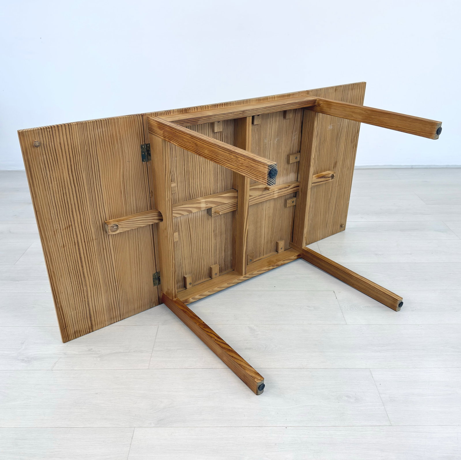BERNT PETERSEN DROP-LEAF COFFEE TABLE - 12