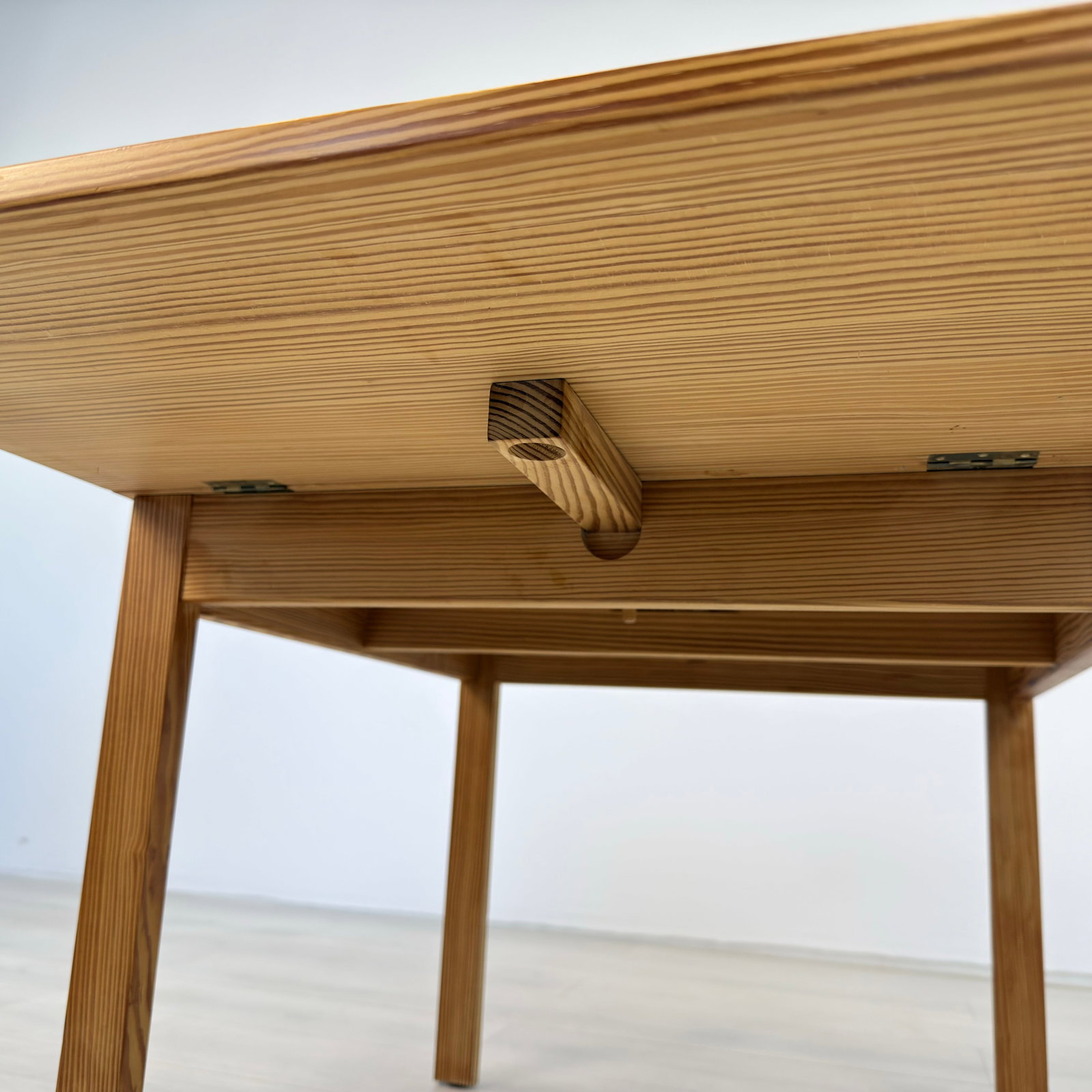 BERNT PETERSEN DROP-LEAF COFFEE TABLE - 9