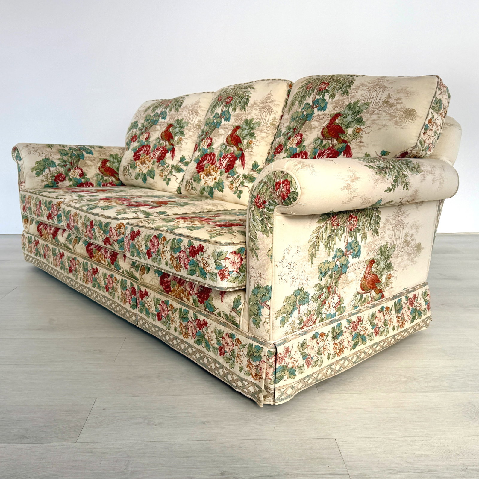MEDALLION THREE-SEATER SOFA - 4
