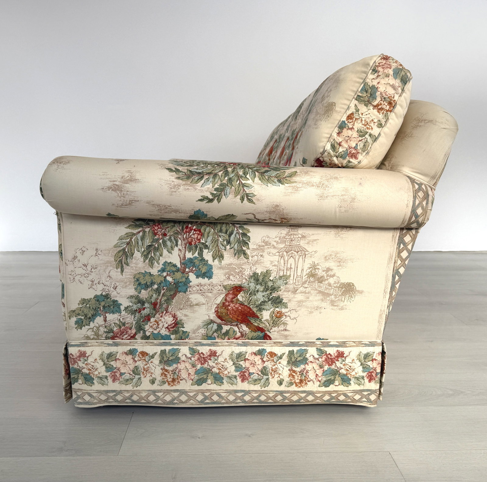 MEDALLION THREE-SEATER SOFA - 5