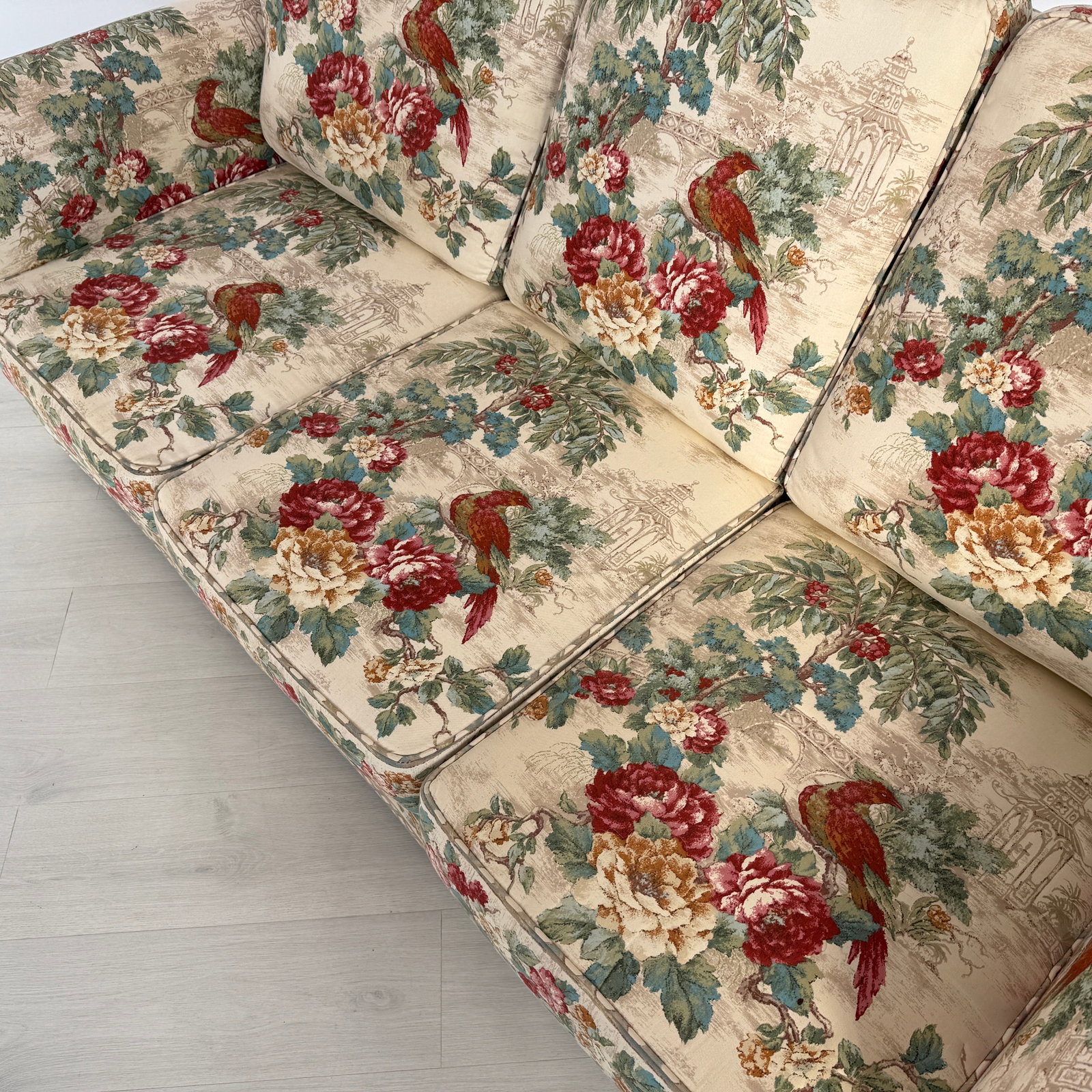 MEDALLION THREE-SEATER SOFA - 9