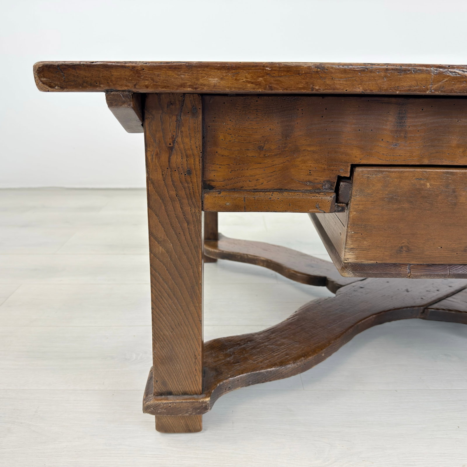 ANTIQUE RUSTIC COFFEE TABLE - 8