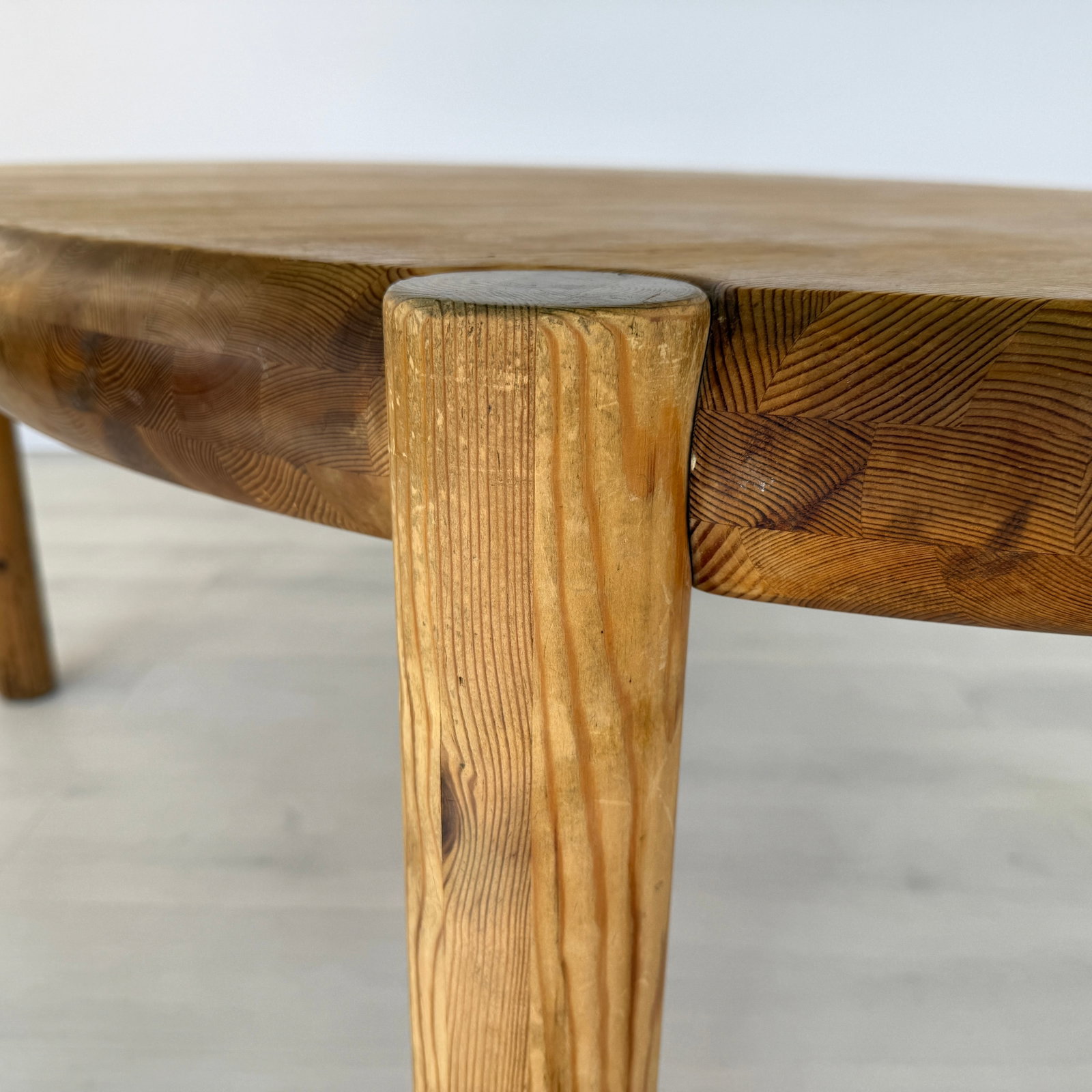 RAINER DAUMILLER EXTENDABLE DINING TABLE - 12