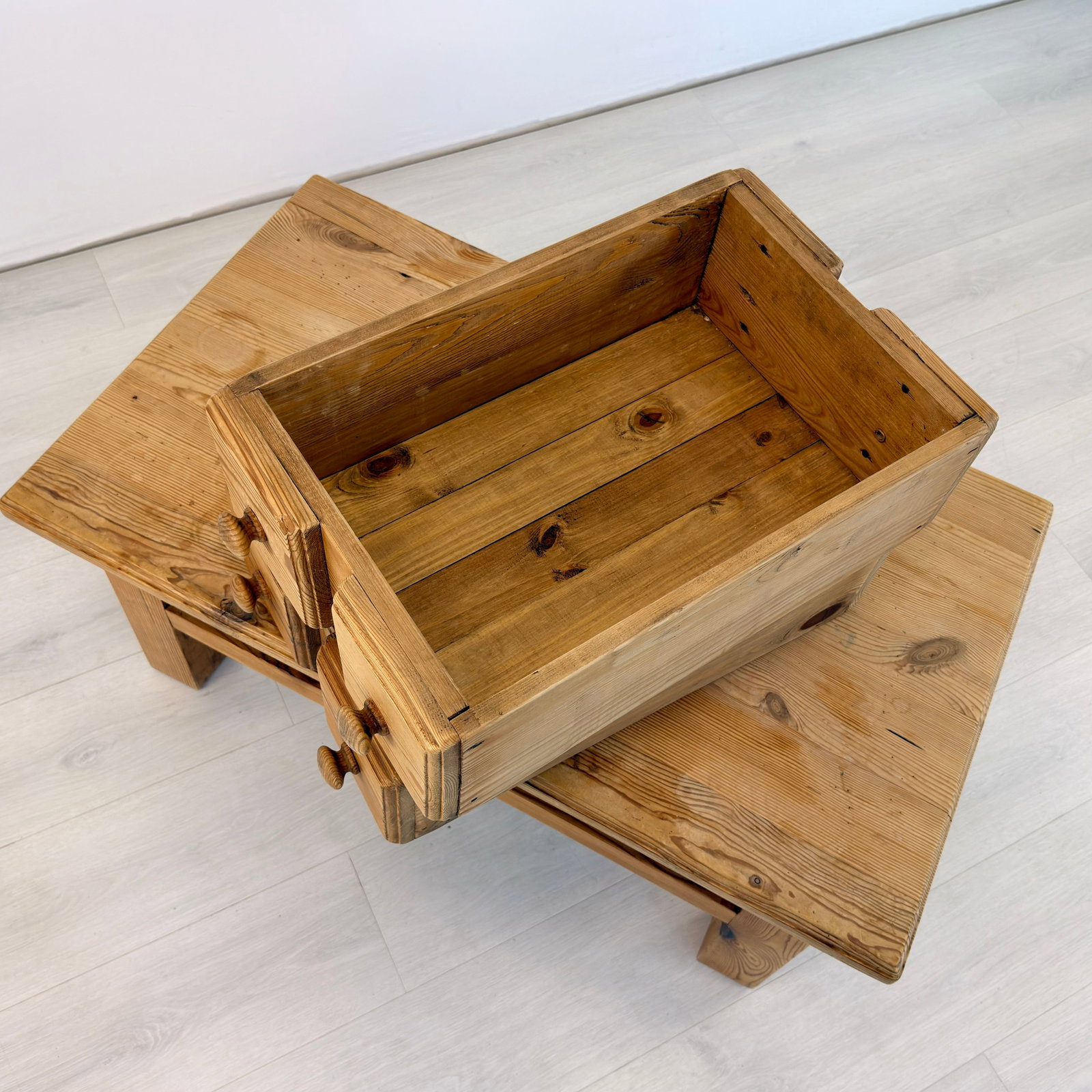 RUSTIC PINE COFFEE TABLE - 10