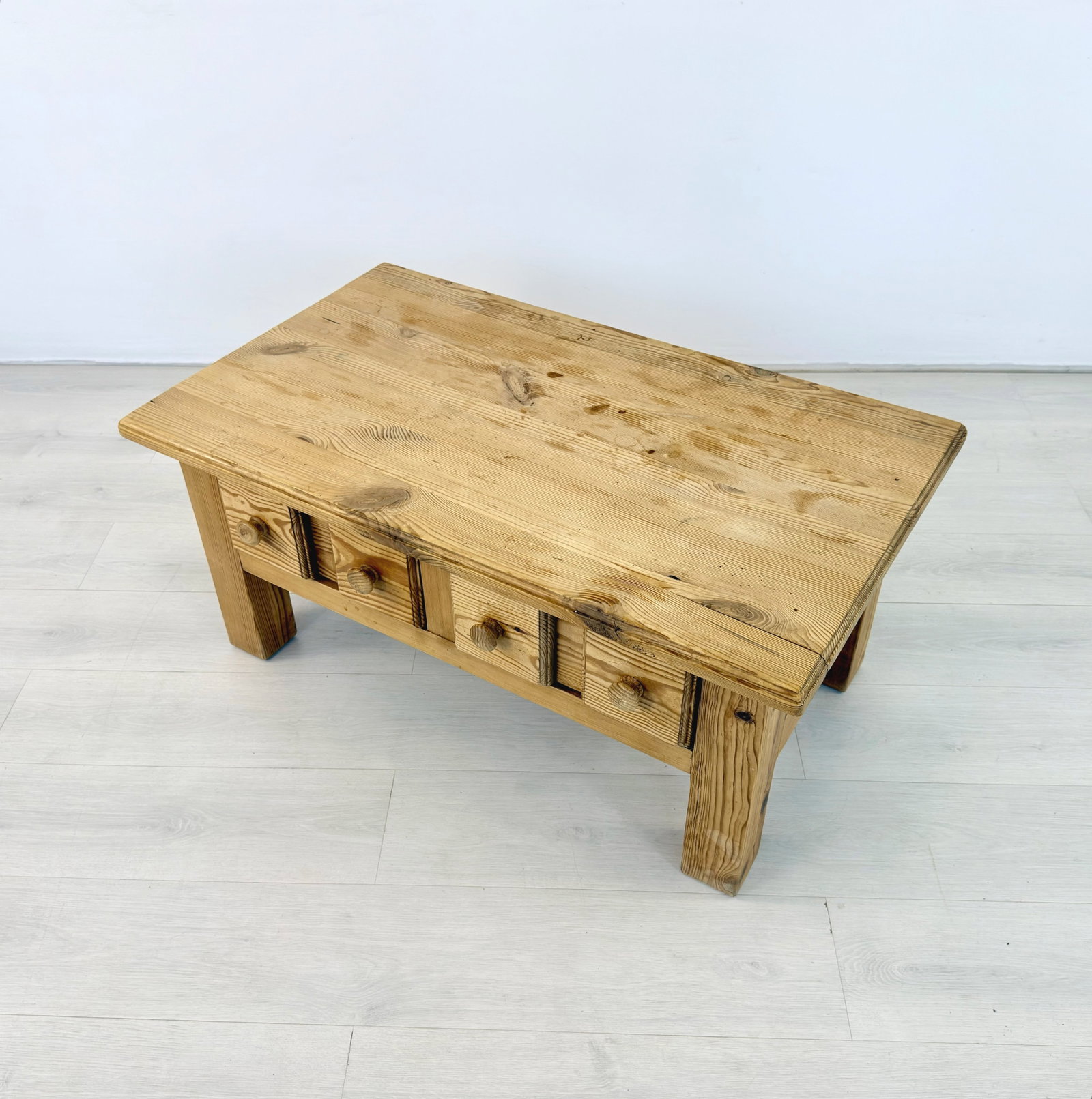 RUSTIC PINE COFFEE TABLE - 3