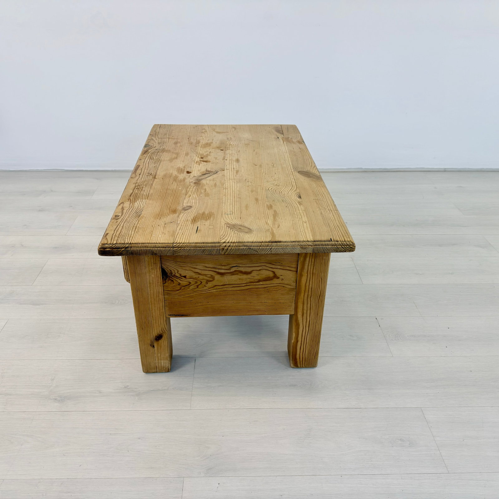 RUSTIC PINE COFFEE TABLE - 5