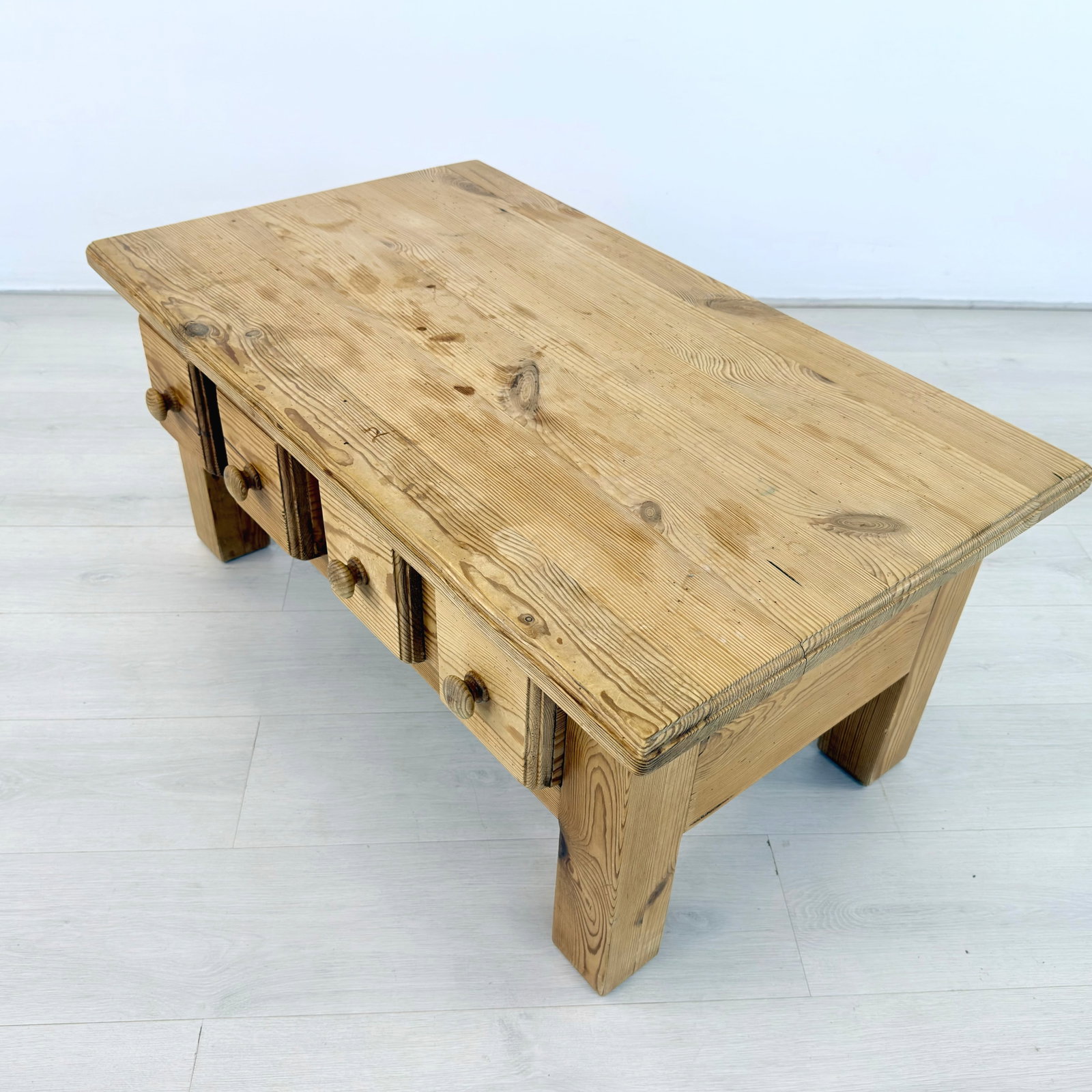 RUSTIC PINE COFFEE TABLE - 6