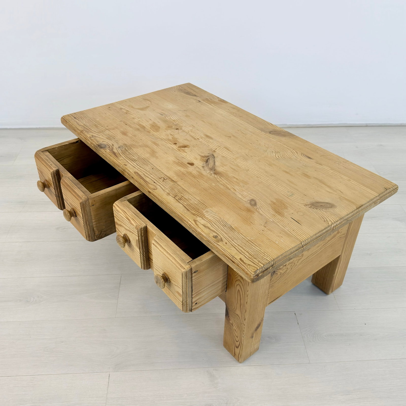 RUSTIC PINE COFFEE TABLE - 8