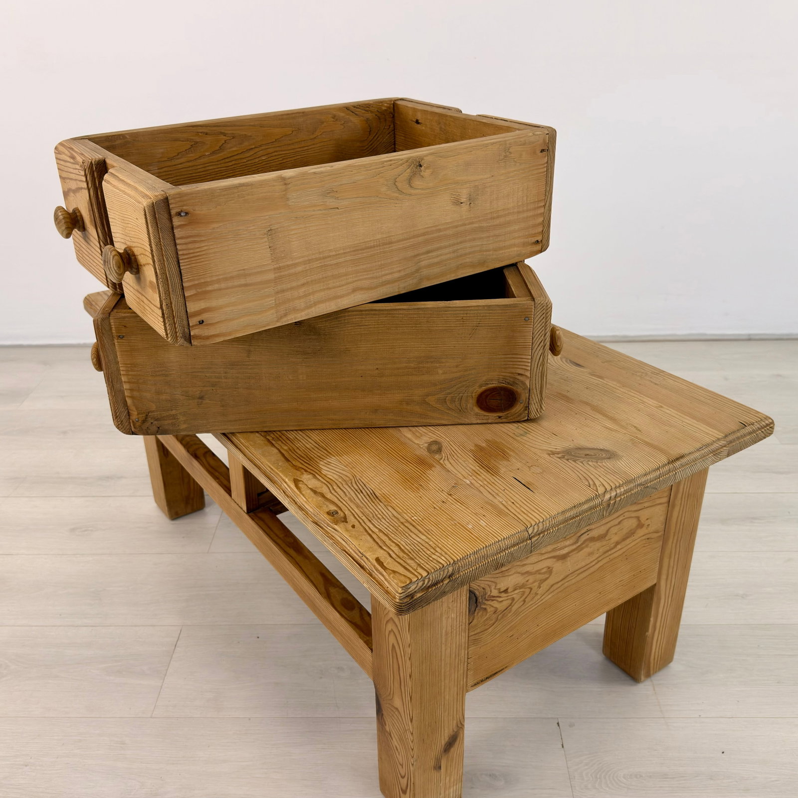 RUSTIC PINE COFFEE TABLE - 9