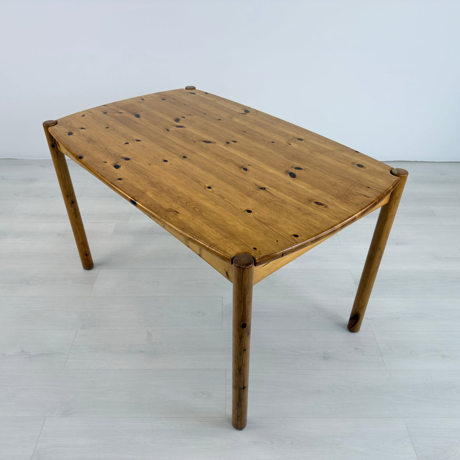 RAINER DAUMILLER STYLE DINING TABLE - 4