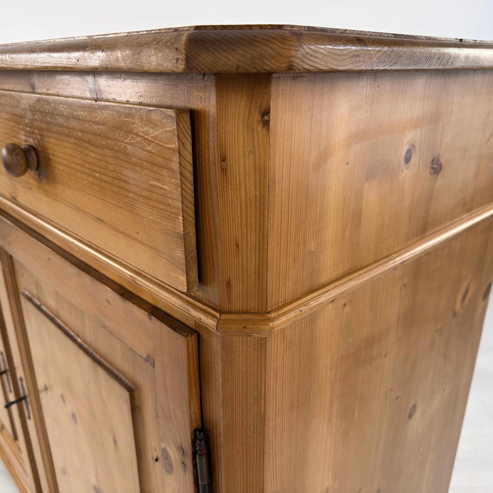 VINTAGE PINE SIDEBOARD - 9
