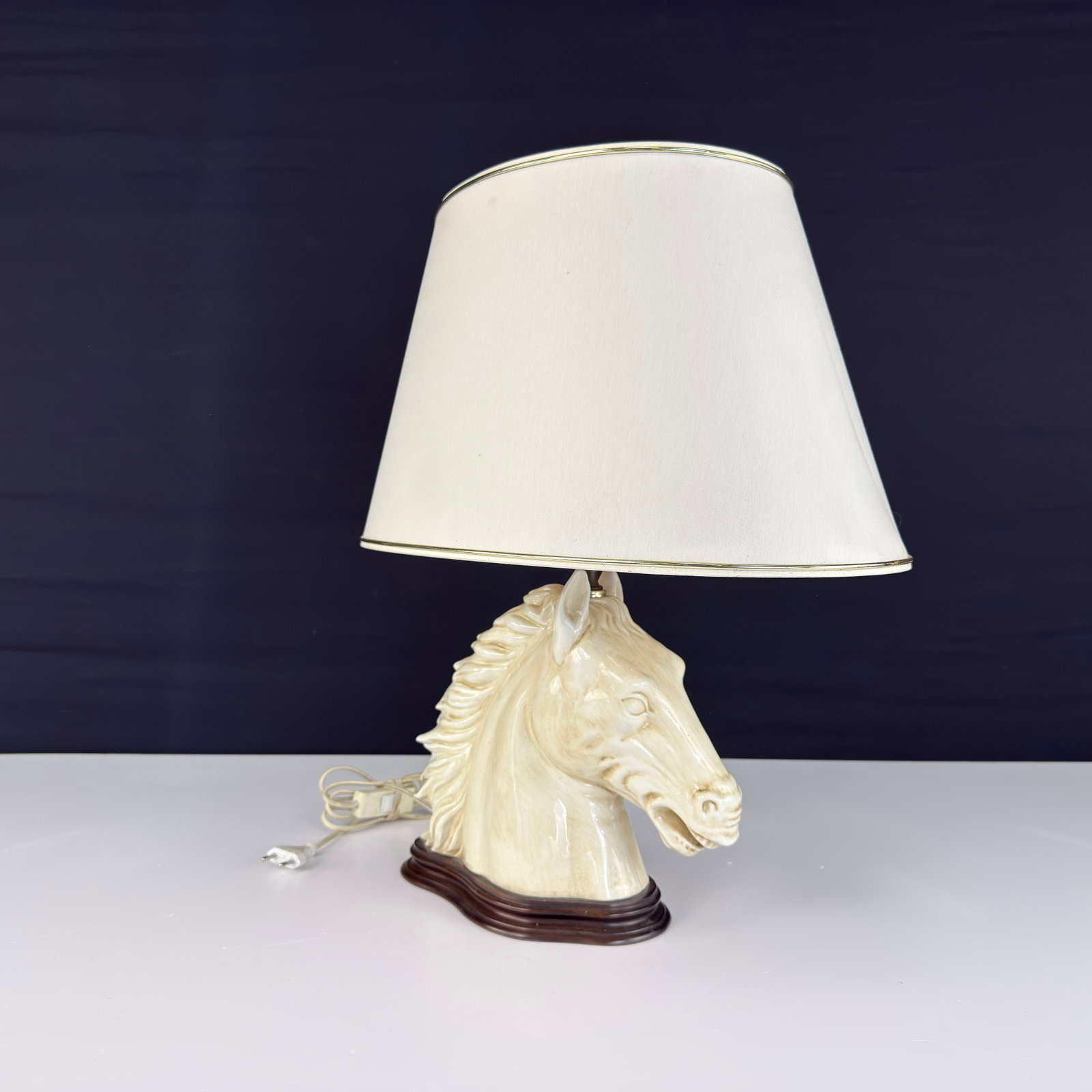 HORSE HEAD TABLE LAMP: Dimensions: H 13.5” x W 10”. Vintage ceramic Horse head table lamp on wooden base. Lampshade not included.