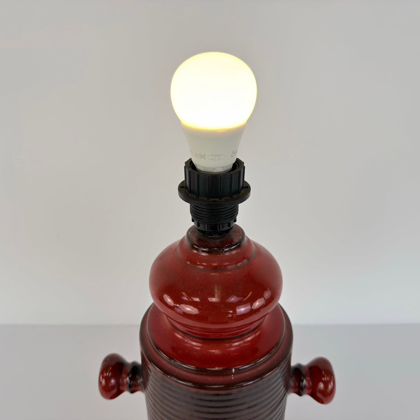 VINTAGE CERAMIC TABLE LAMP - 7