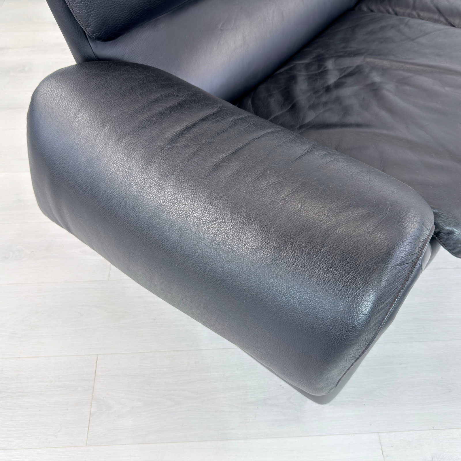 DE SEDE DS 2011 LEATHER SOFA - 11