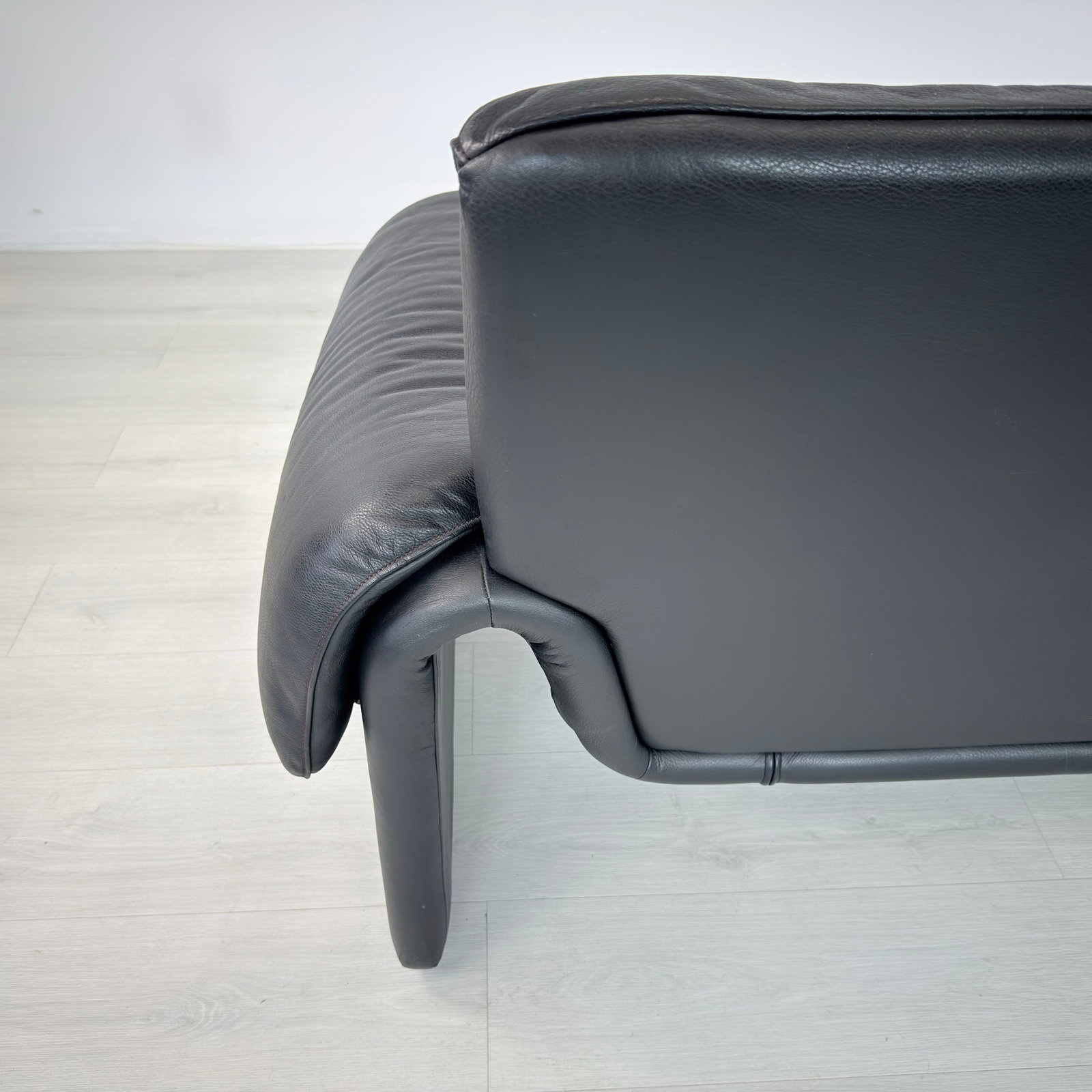 DE SEDE DS 2011 LEATHER SOFA - 13