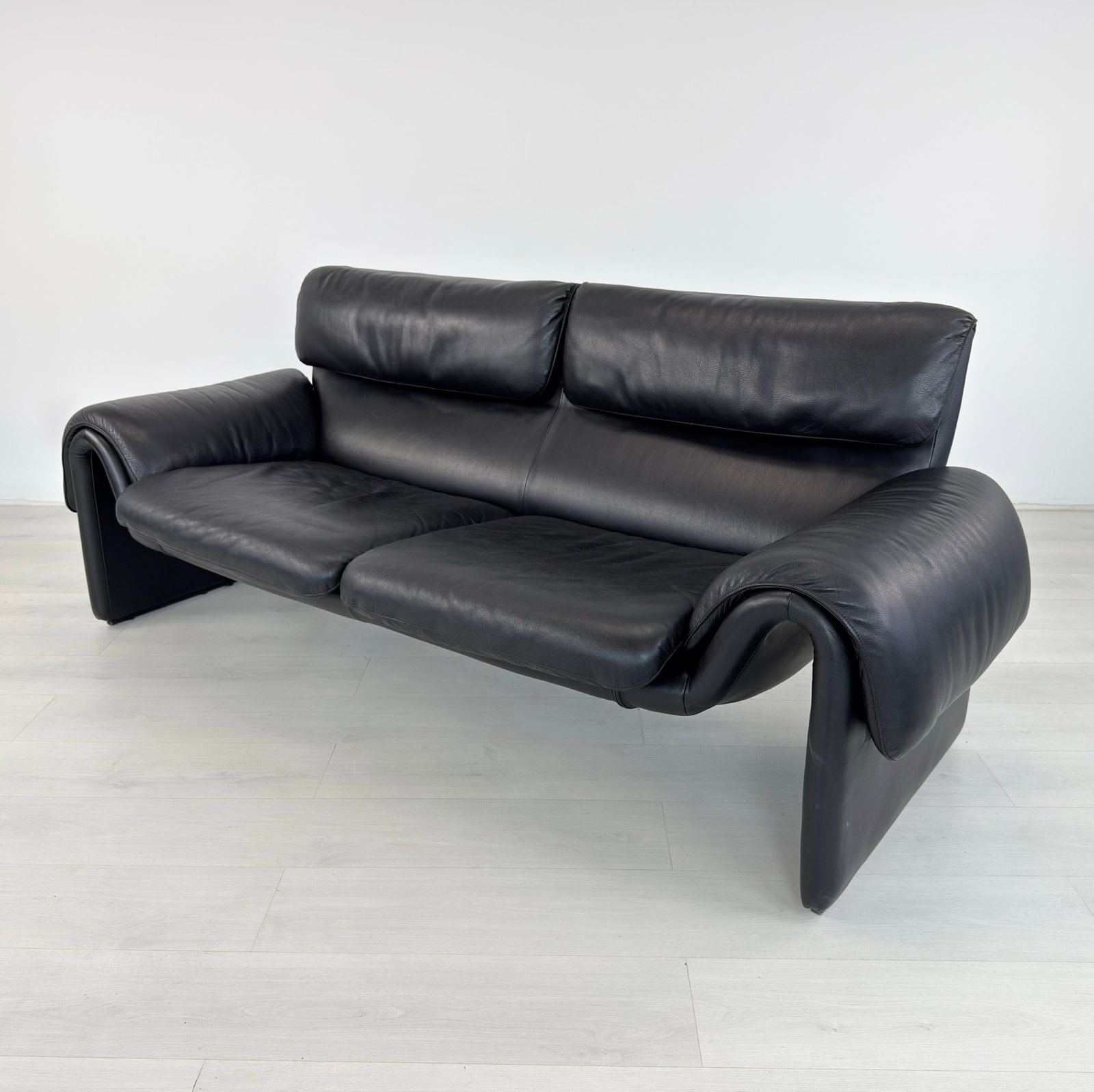 DE SEDE DS 2011 LEATHER SOFA - 2