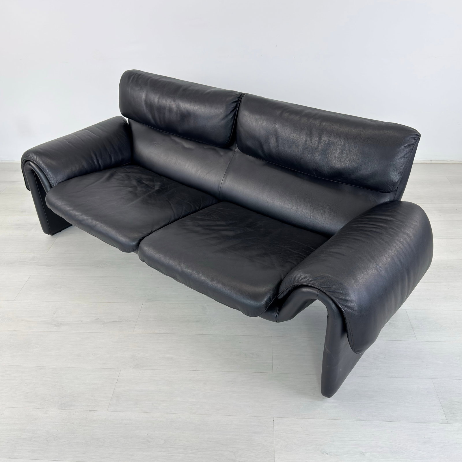 DE SEDE DS 2011 LEATHER SOFA - 4
