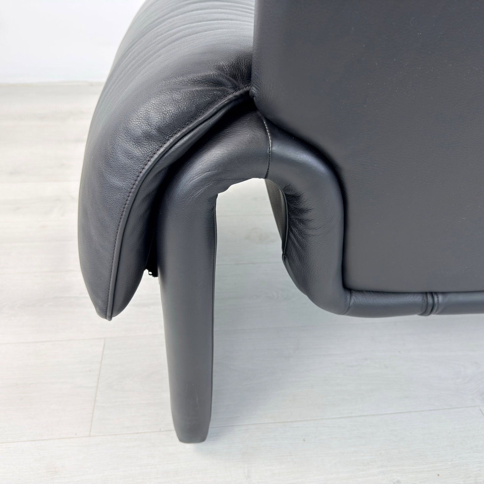 DE SEDE DS 2011 LEATHER SOFA - 11