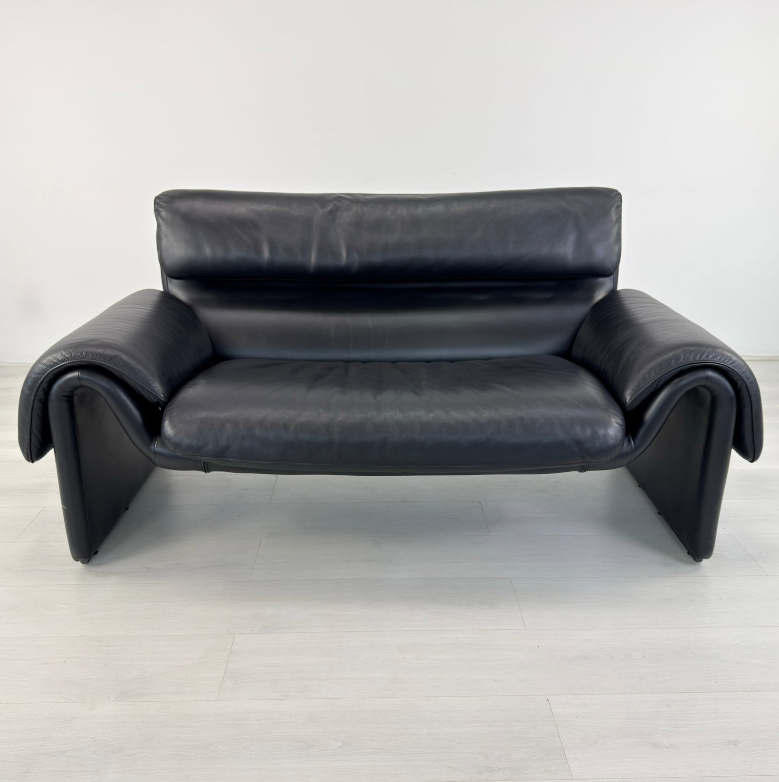 DE SEDE DS 2011 LEATHER SOFA - 2
