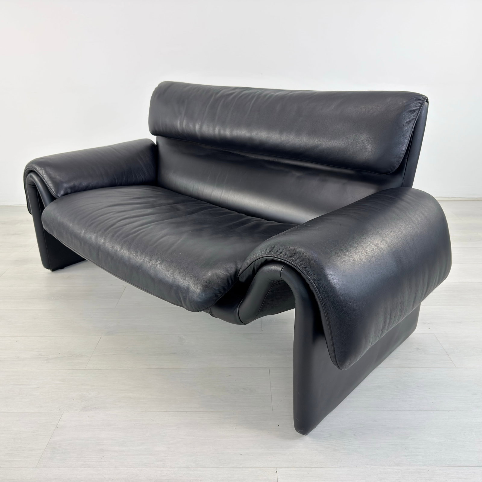 DE SEDE DS 2011 LEATHER SOFA - 4