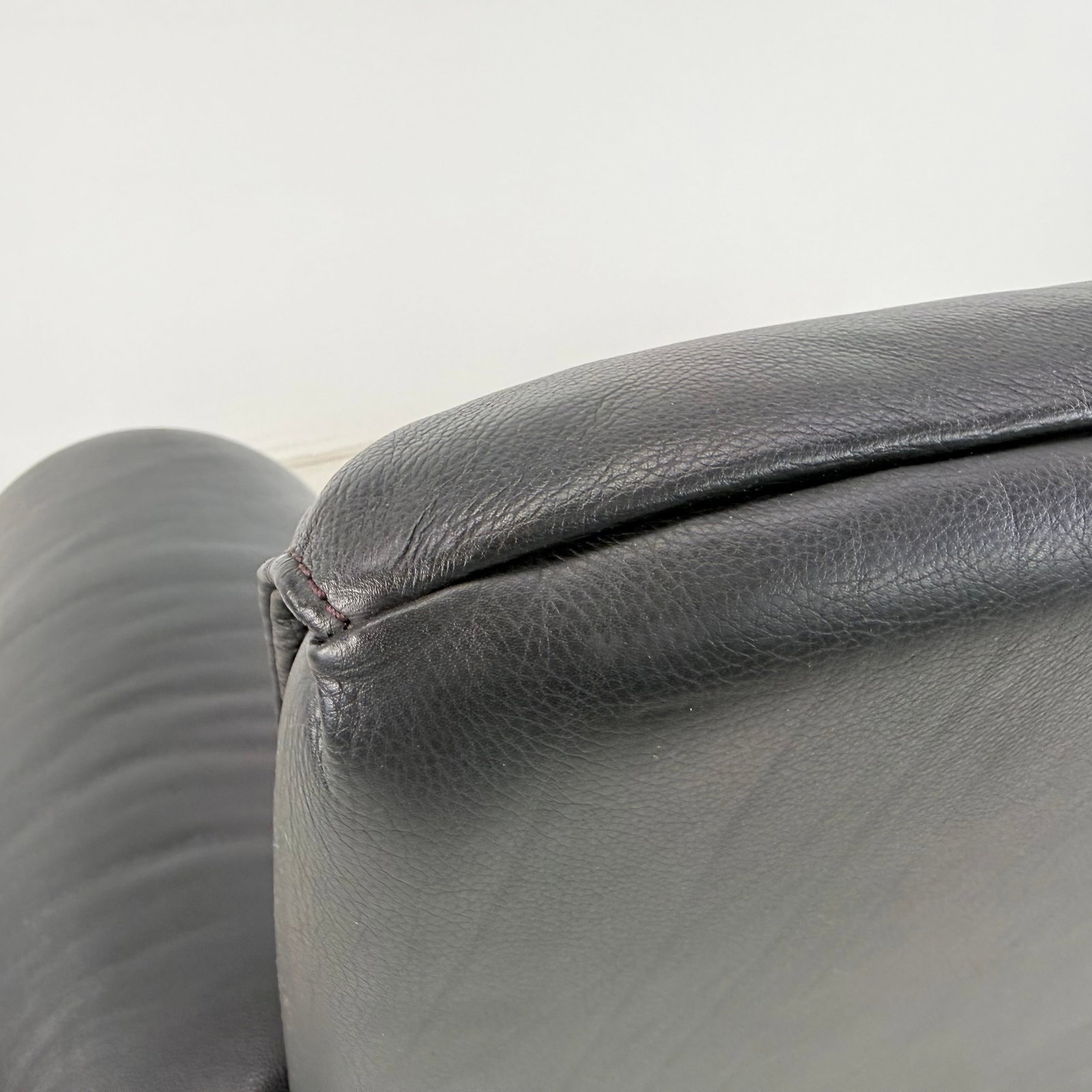 DE SEDE DS 2011 LEATHER SOFA - 8