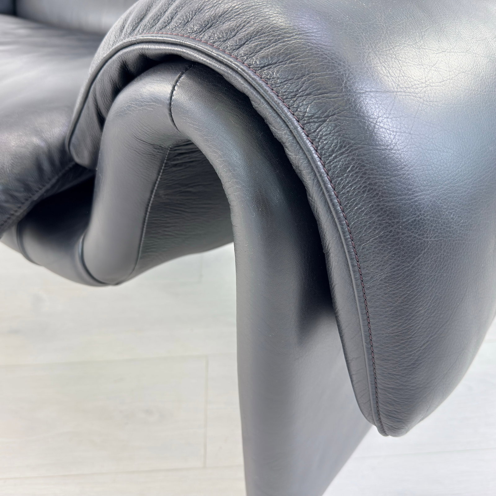 DE SEDE DS 2011 LEATHER SOFA - 9