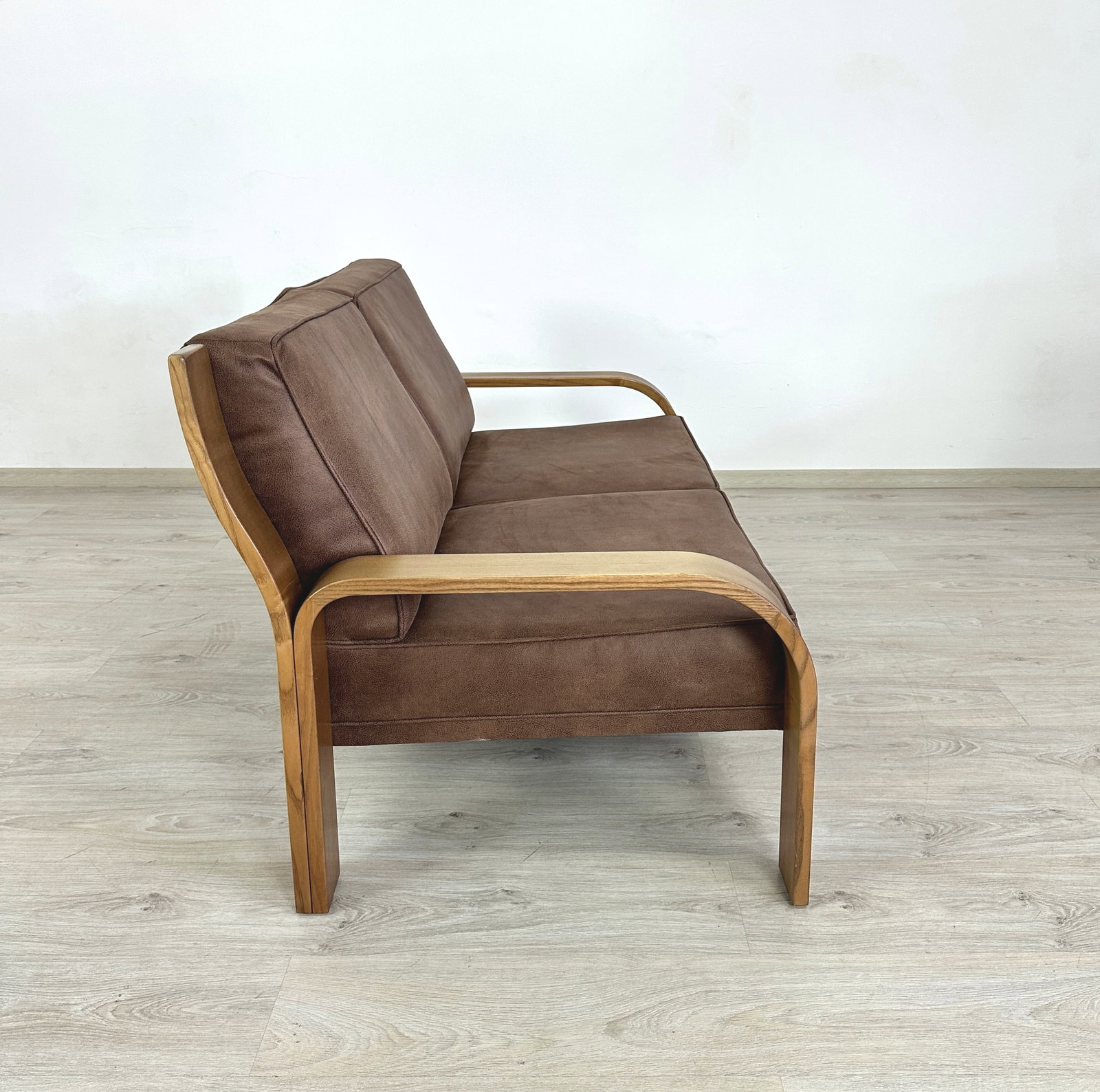WALTER KNOLL TWO-SEATER SOFA - 3