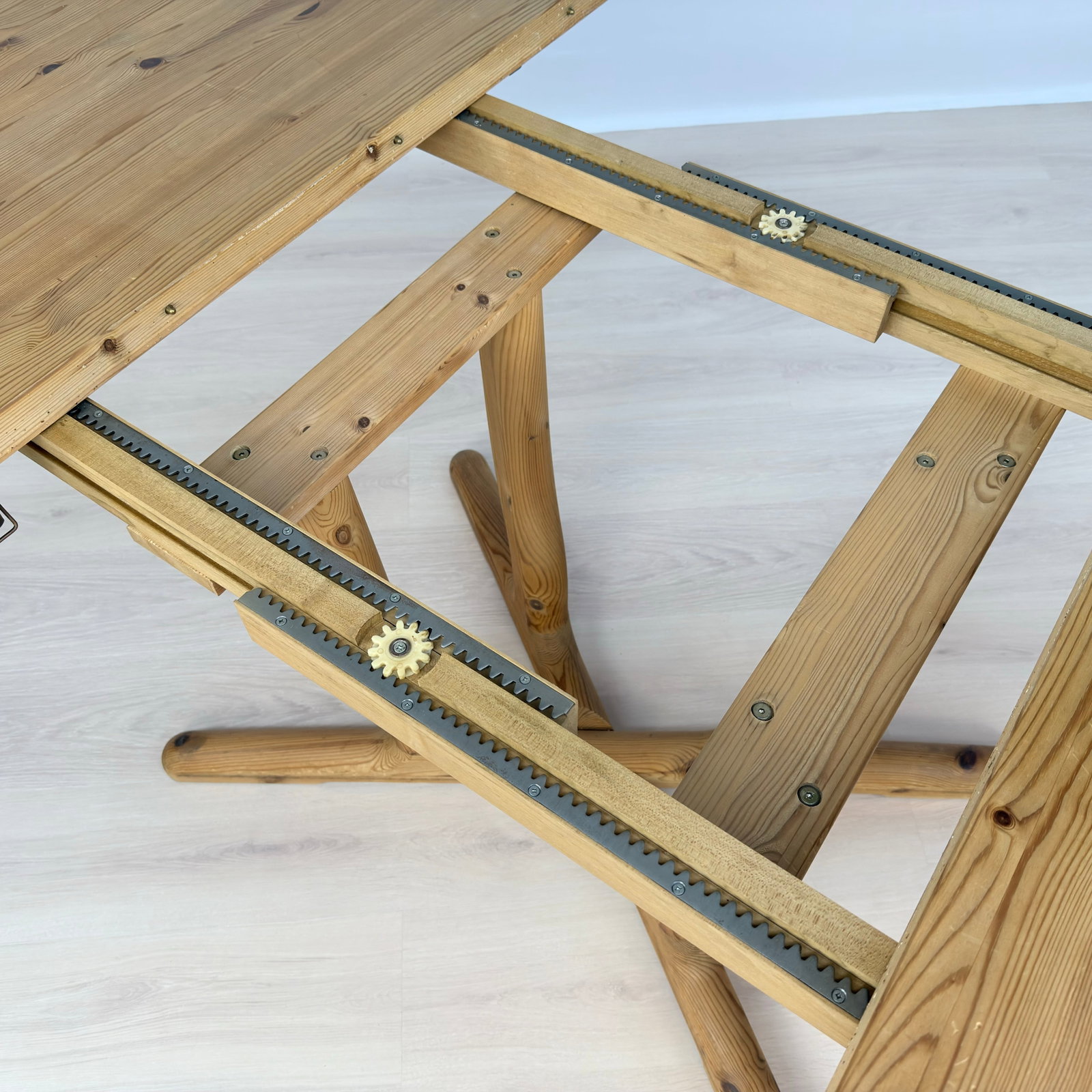 SCANDINAVIAN EXTENDABLE PINE DINING 1970S - 9