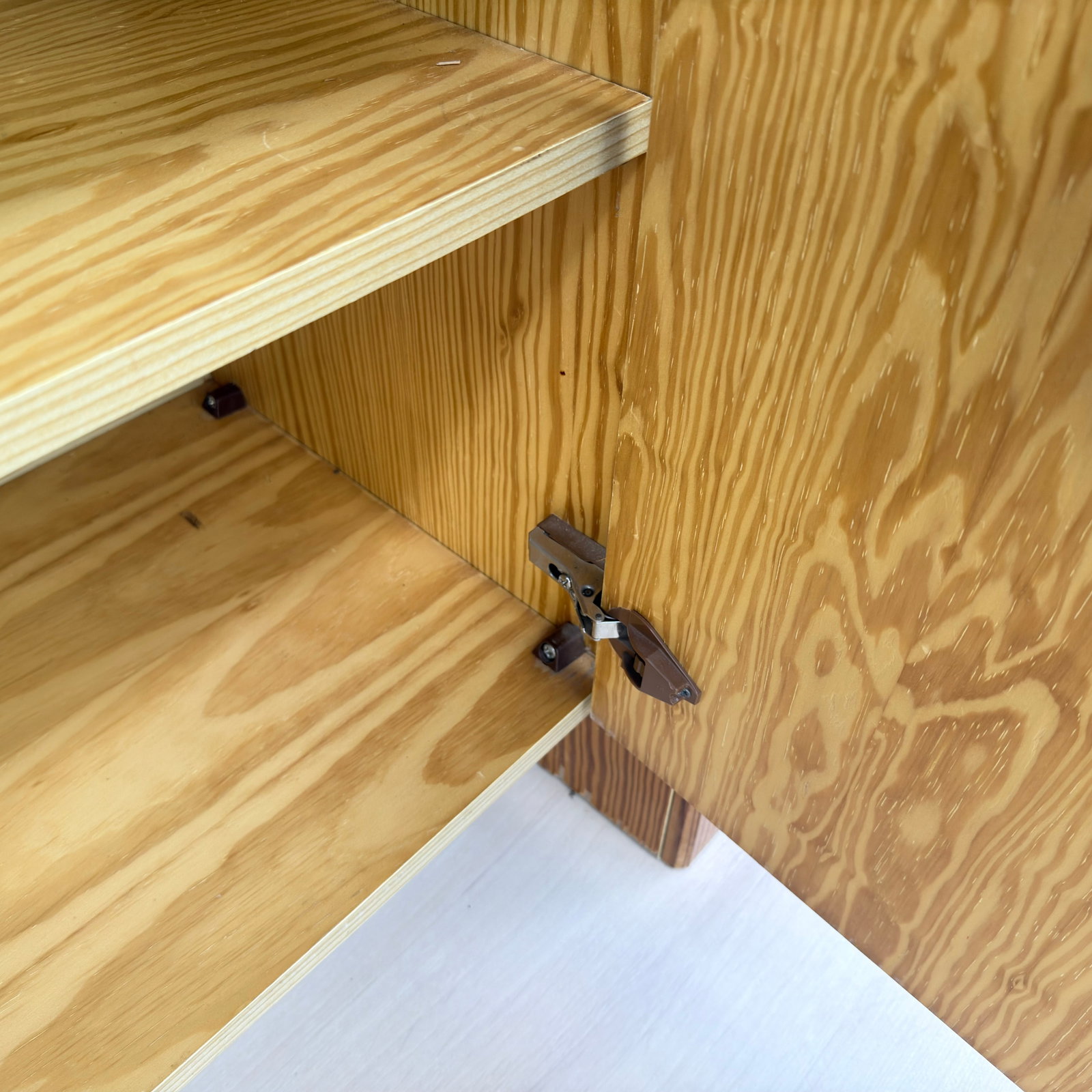PINE SIDEBOARD BY M&H MOBEL - 12