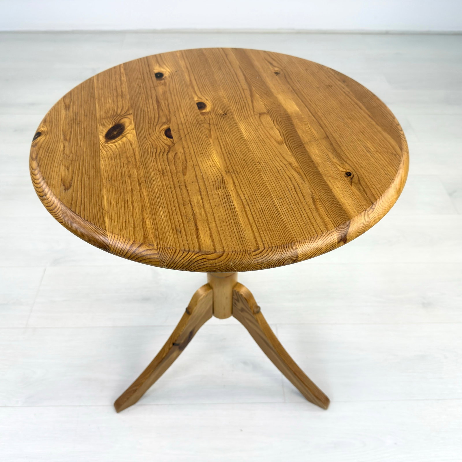 VINTAGE PINE SIDE TABLES, A PAIR - 5