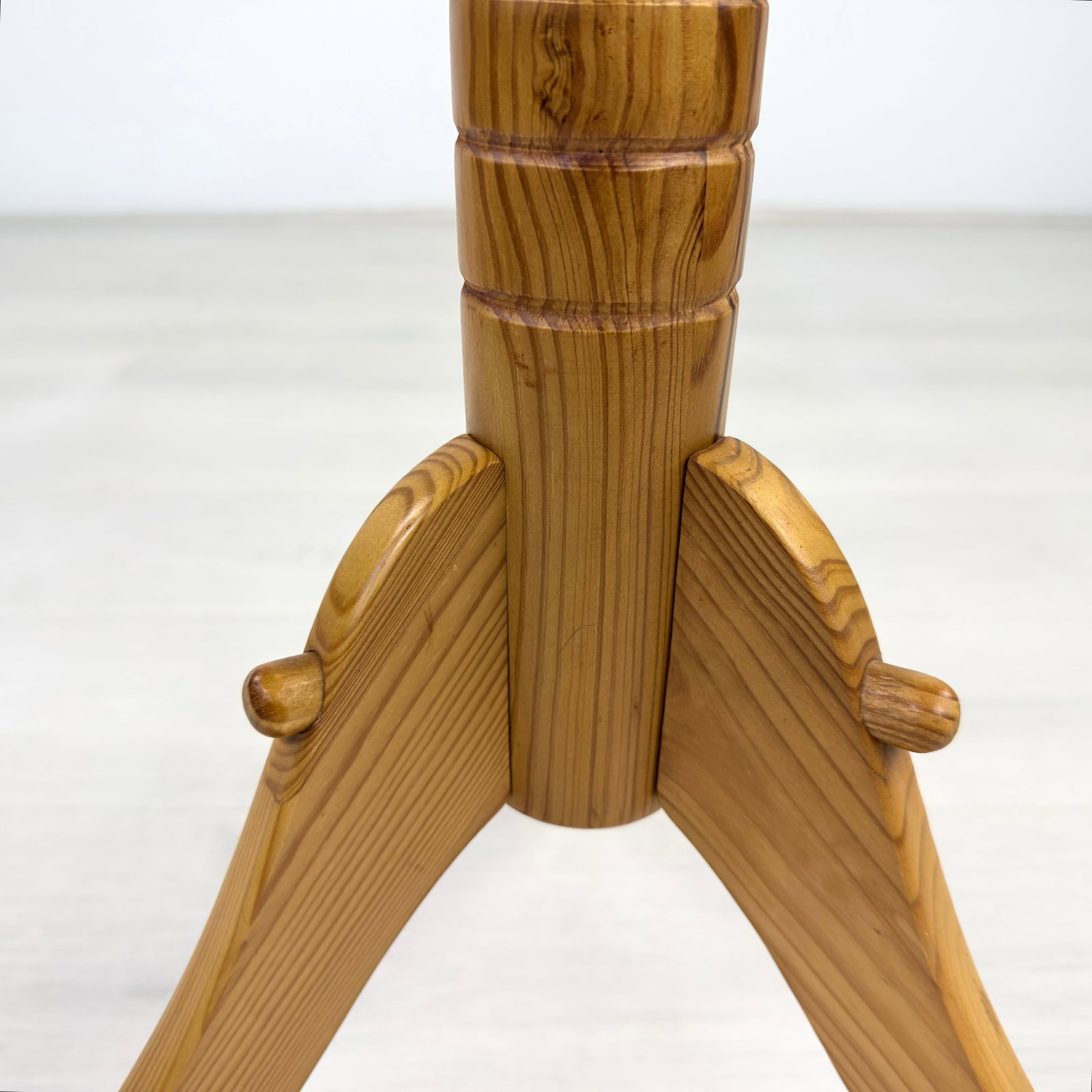 VINTAGE PINE SIDE TABLES, A PAIR - 9