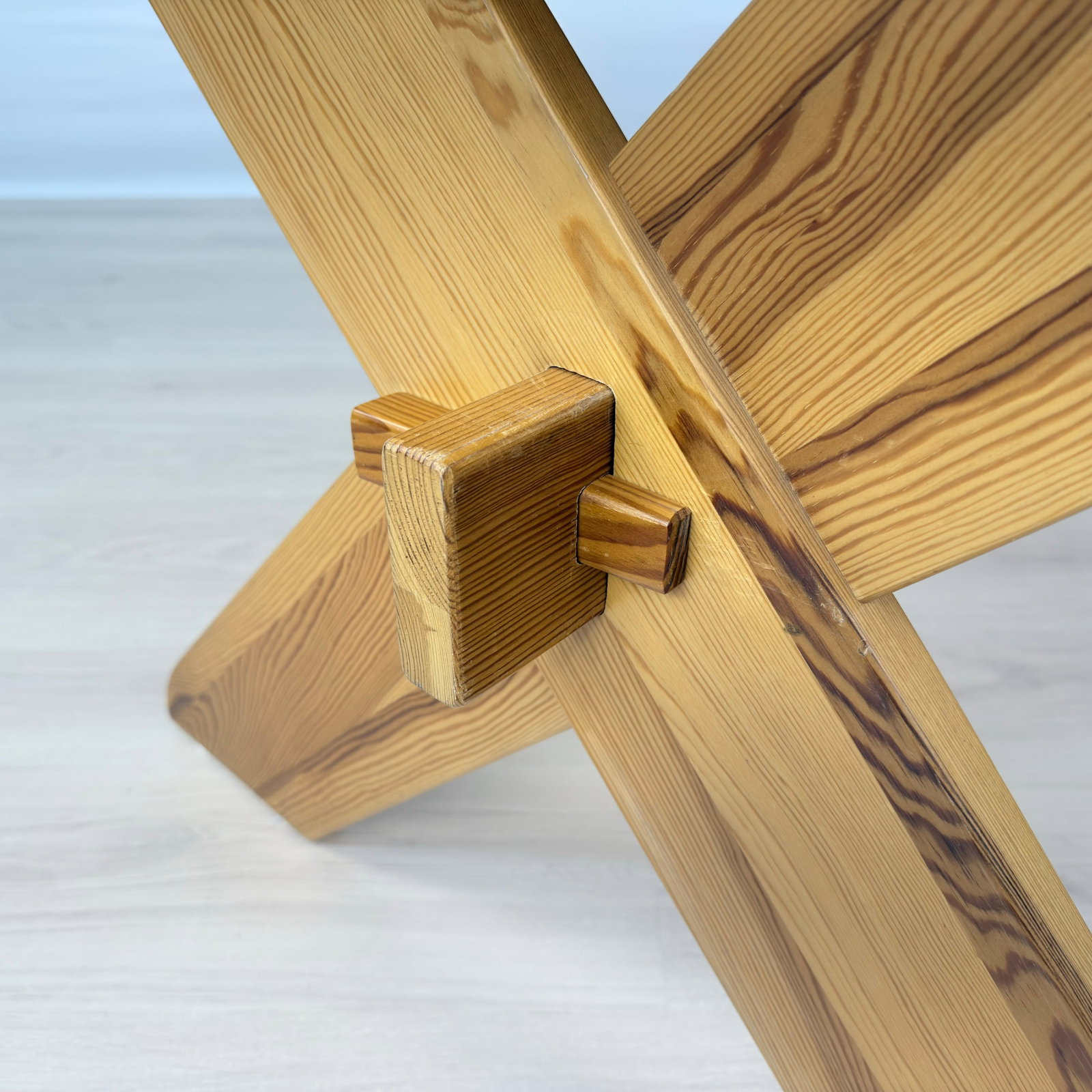 SCANDINAVIAN PINE X DINING TABLE - 10