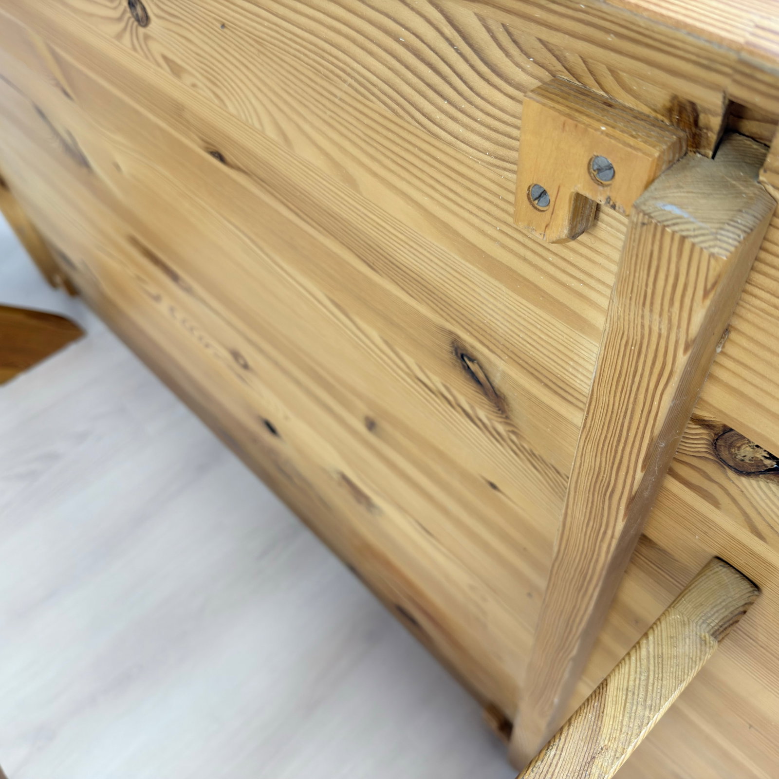 SCANDINAVIAN PINE X DINING TABLE - 9