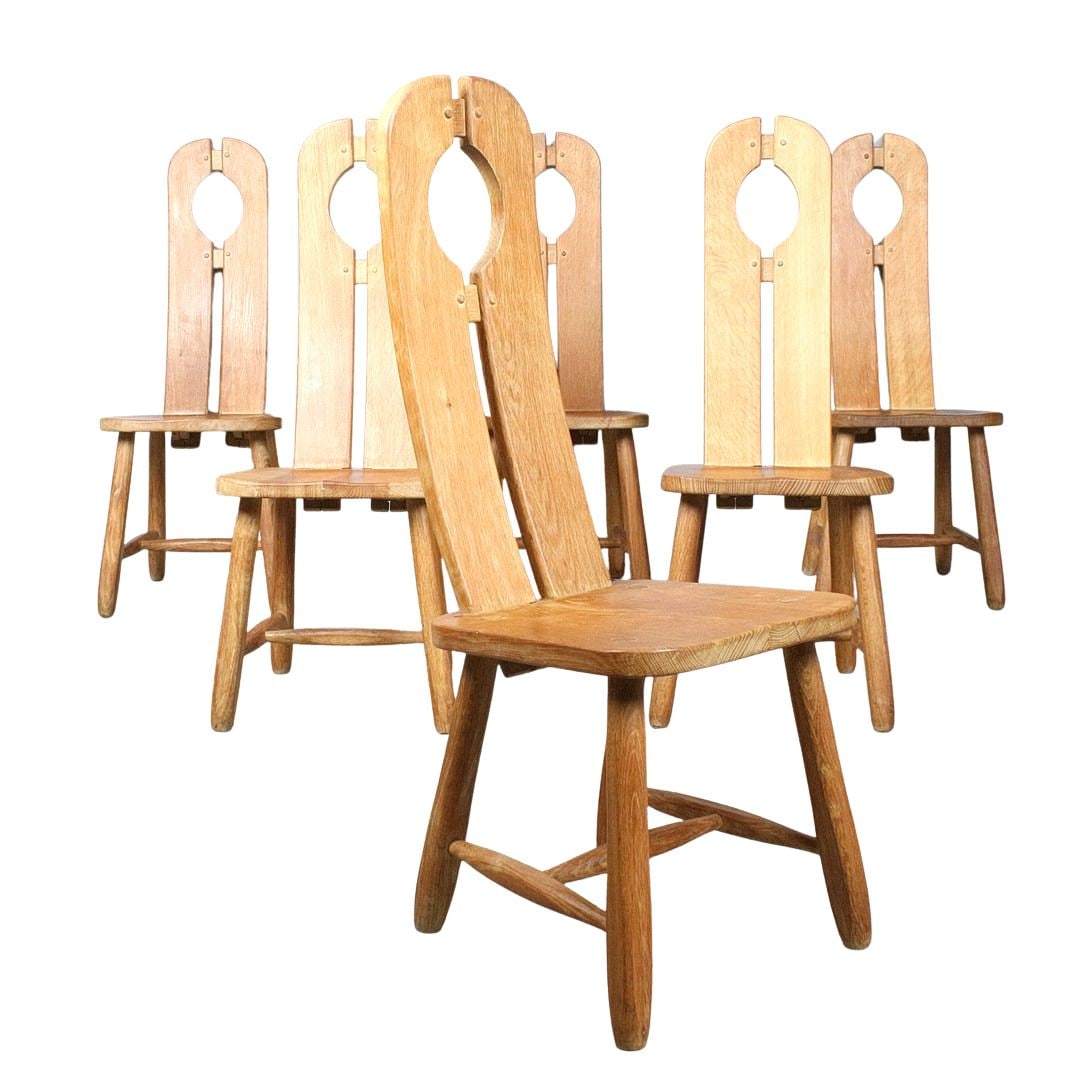 (6) DE PUYDT BRUTALIST DINING CHAIRS: Dimensions: H 43.8” x W 16.5” x D 23” x SH 18.1”. Set of 6 Belgian Brutalist high back oak dining chairs designed by De Puydt in the 1970s.