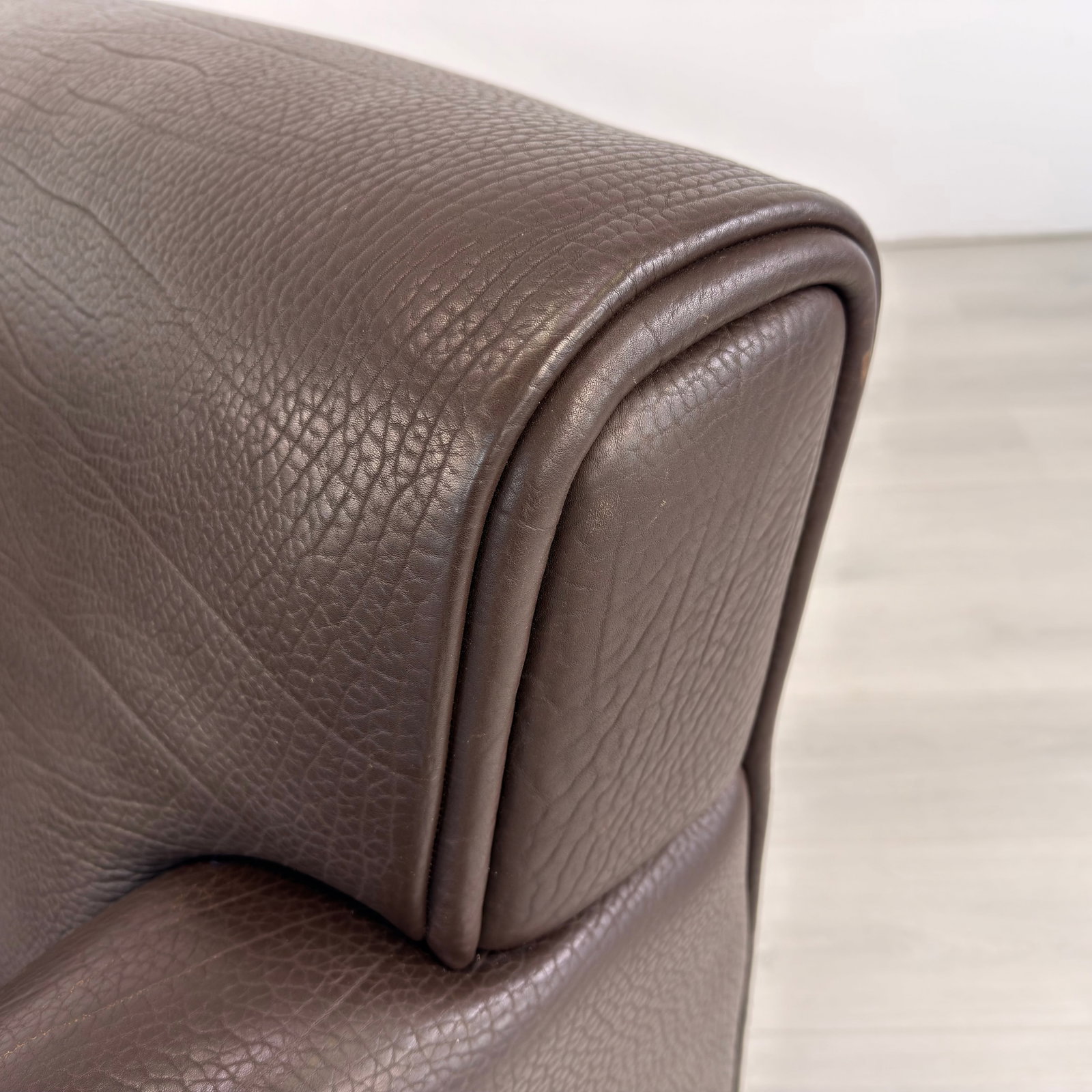 DE SEDE DS-97 LEATHER SOFA - 12