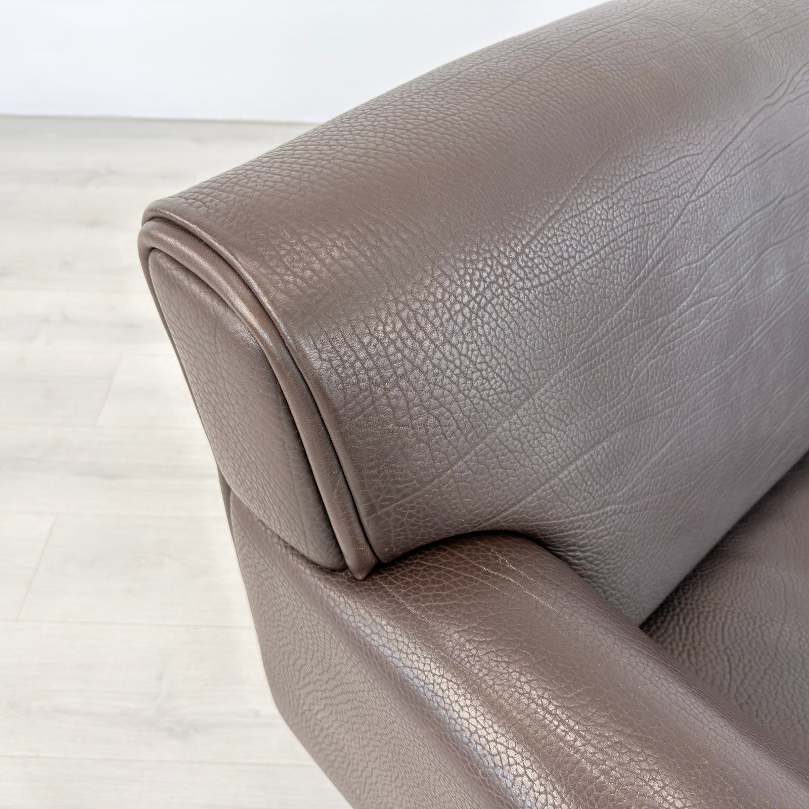 DE SEDE DS-97 LEATHER SOFA - 13