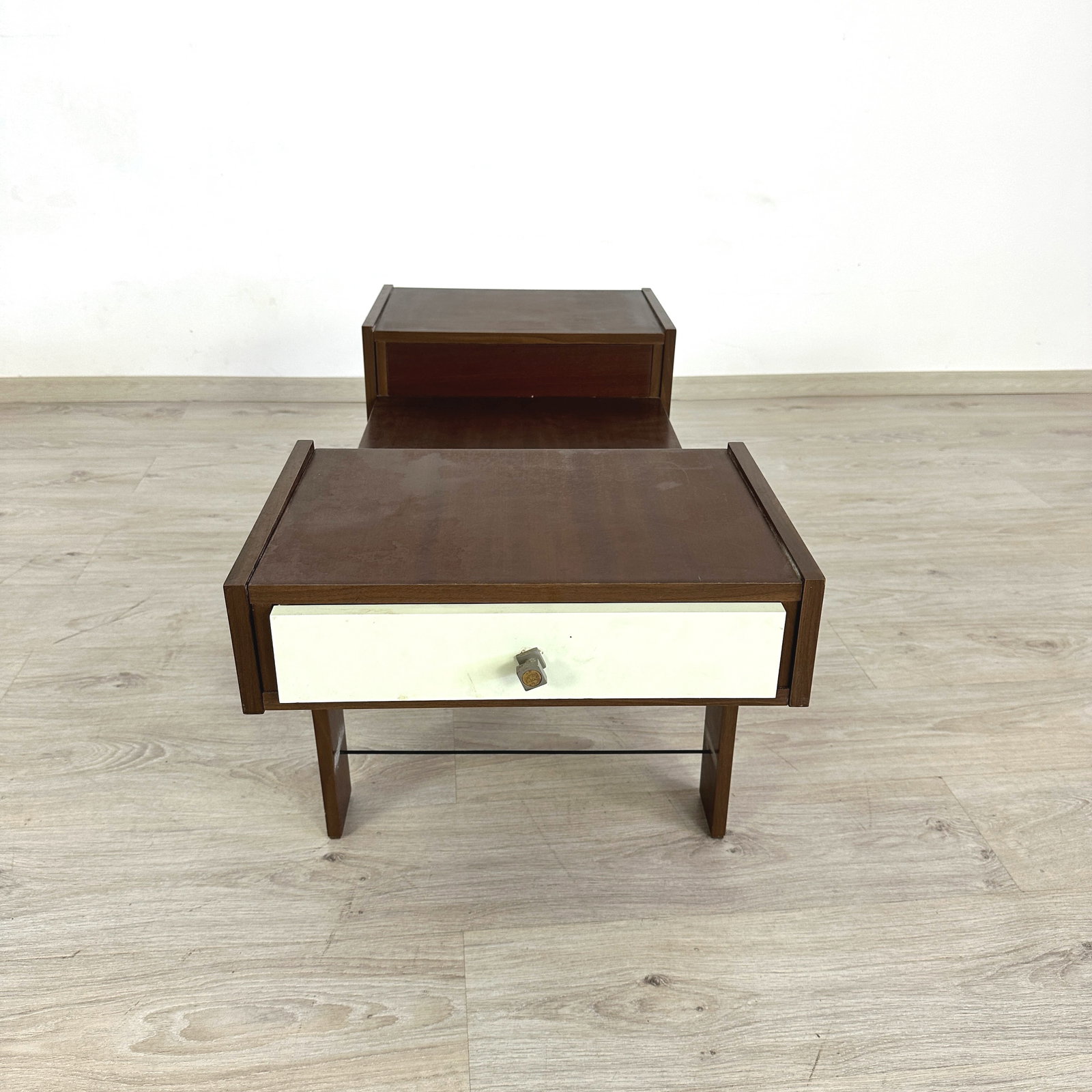 ITALIAN SPACE AGE SIDE TABLE - 3