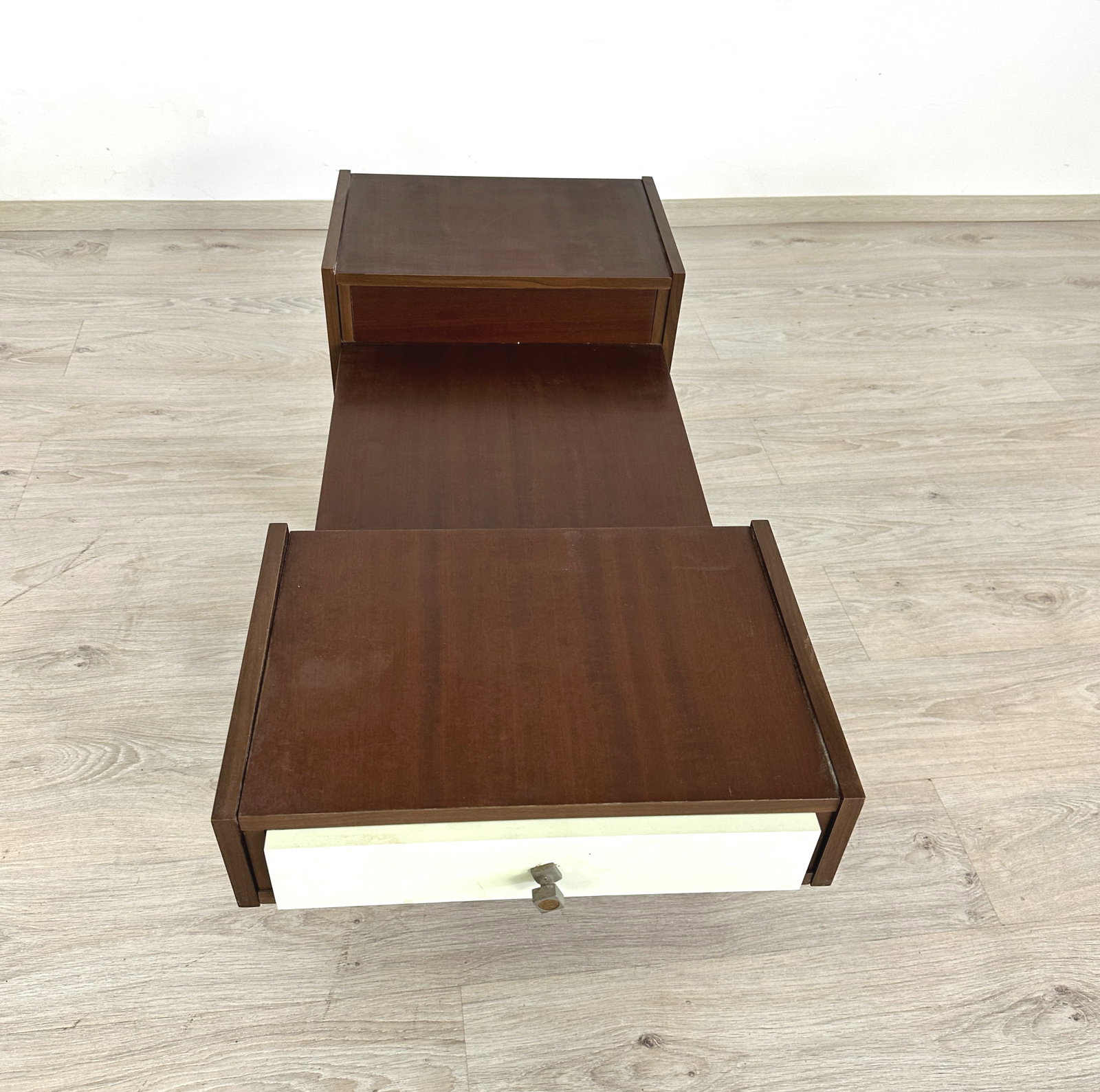 ITALIAN SPACE AGE SIDE TABLE - 4
