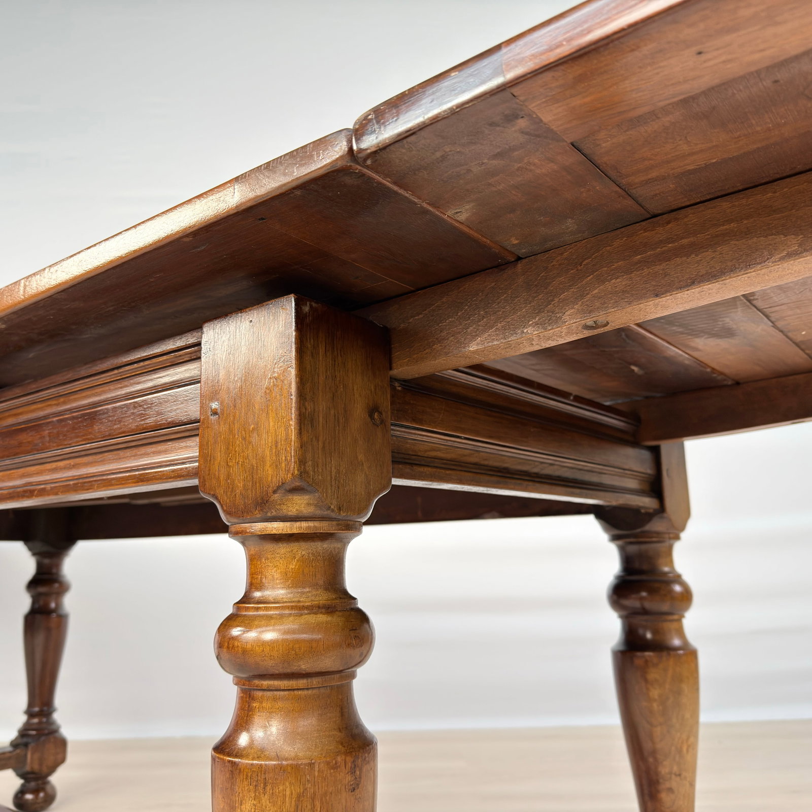 FARMHOUSE EXTENDABLE DINING TABLE - 8