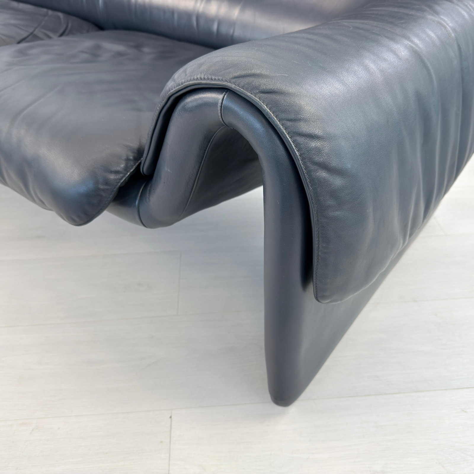 DE SEDE DS 2011 LEATHER SOFA - 12