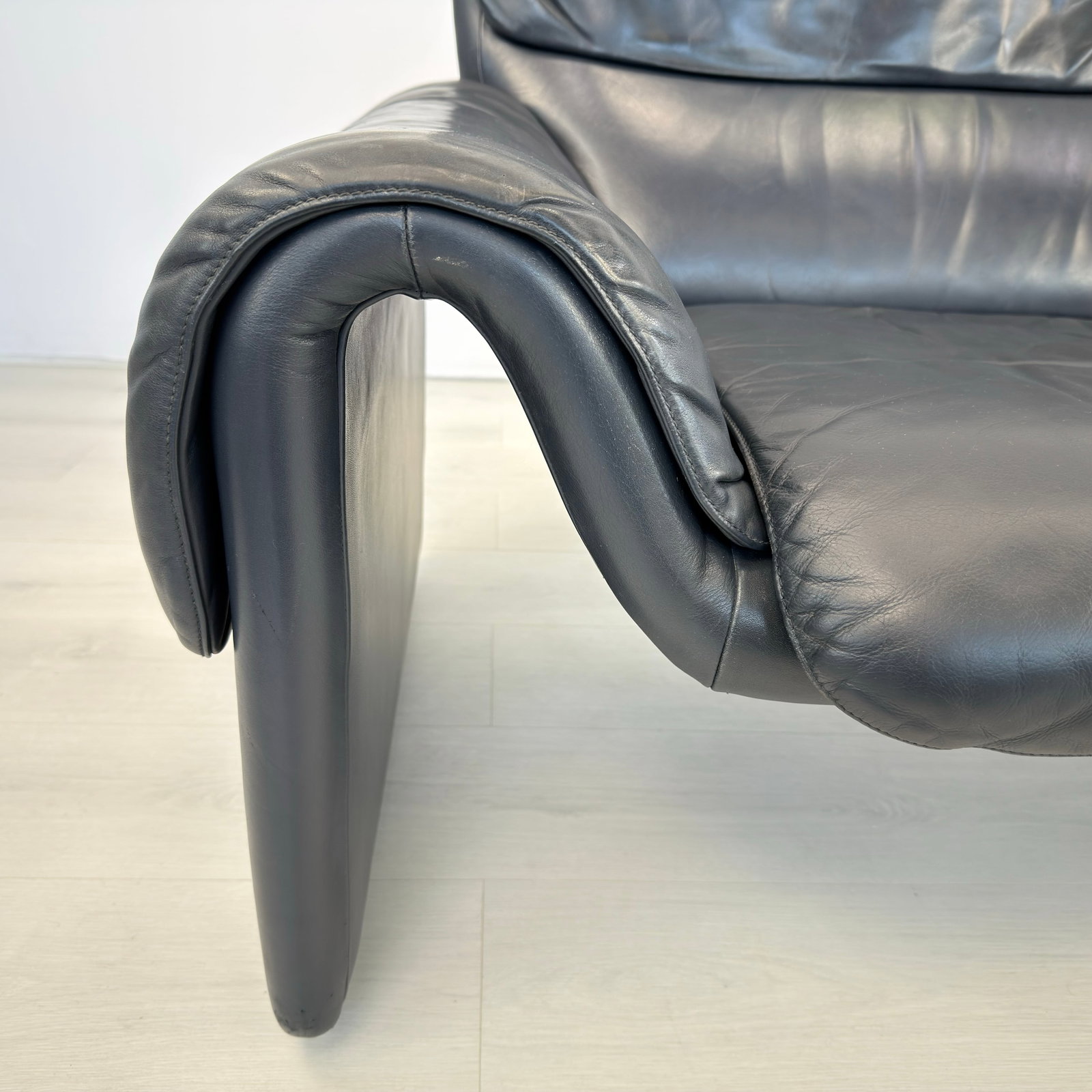 DE SEDE DS 2011 LEATHER SOFA - 14