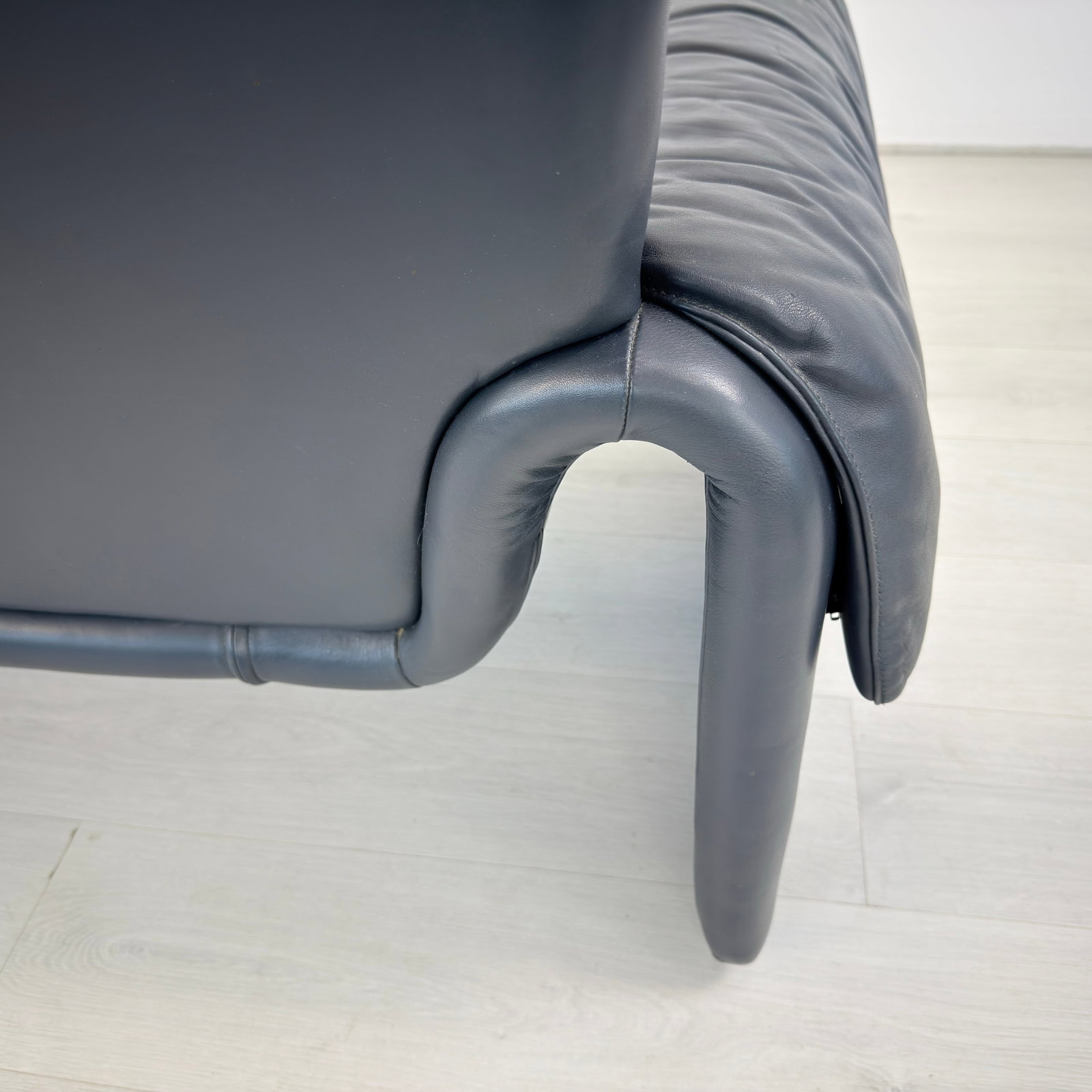 DE SEDE DS 2011 LEATHER SOFA - 15