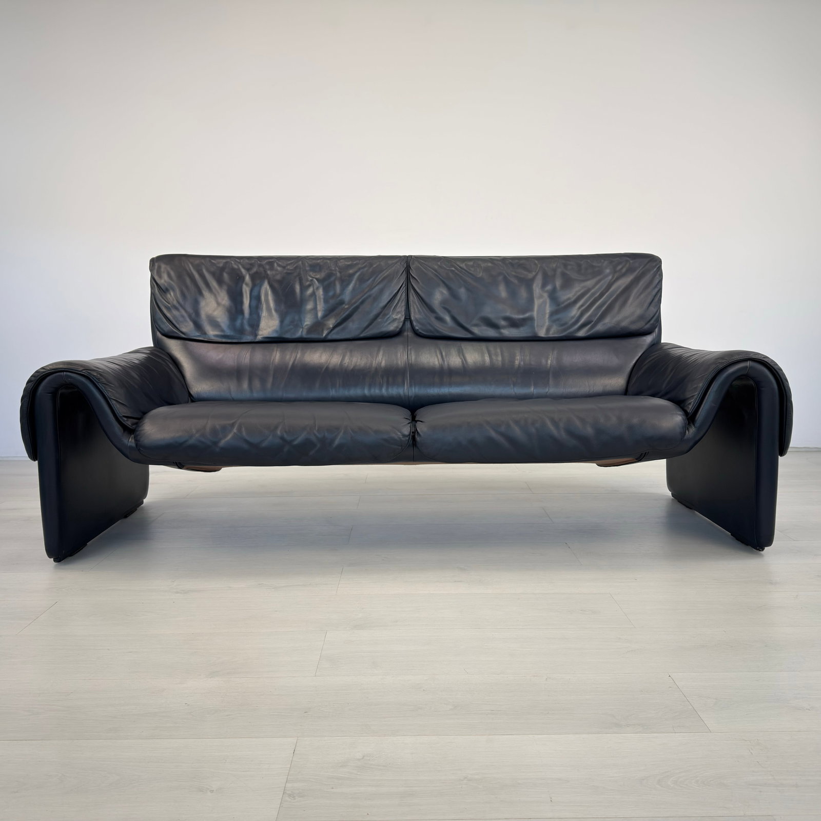 DE SEDE DS 2011 LEATHER SOFA - 2