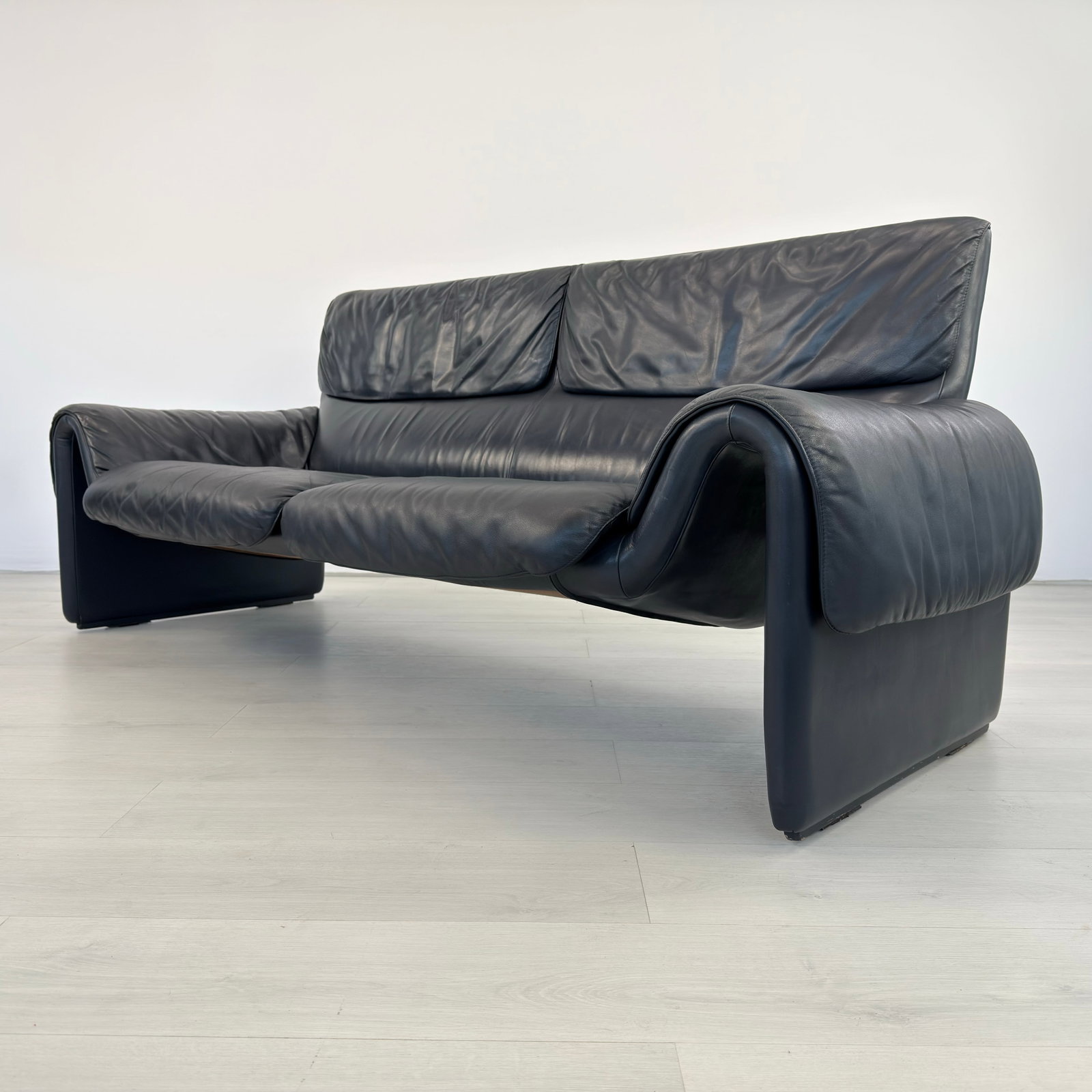 DE SEDE DS 2011 LEATHER SOFA - 4