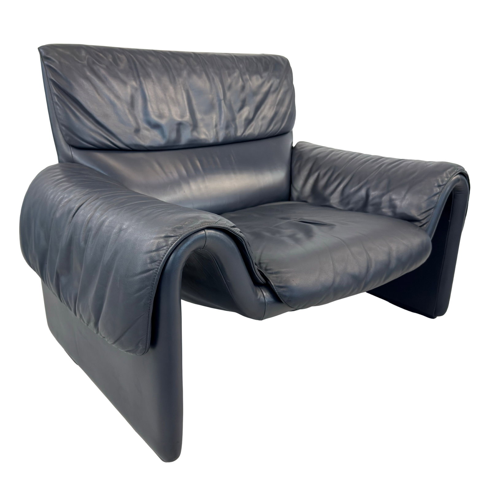 DE SEDE DS 2011 LEATHER ARMCHAIR: Dimensions: H 32” x W 43” x D 31” x SH 16”. Vintage armchair DS 2011 from De Sede, upholstered in original dark blue leather, 1970s.