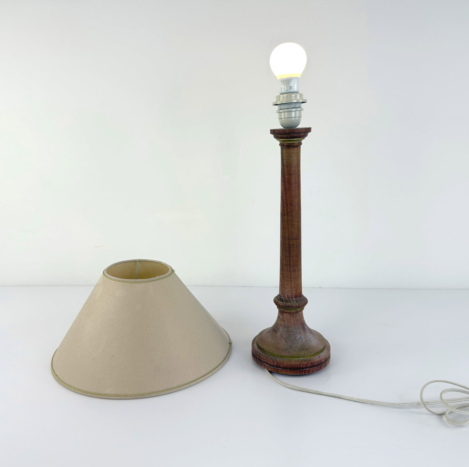 VINTAGE TABLE LAMP - 3