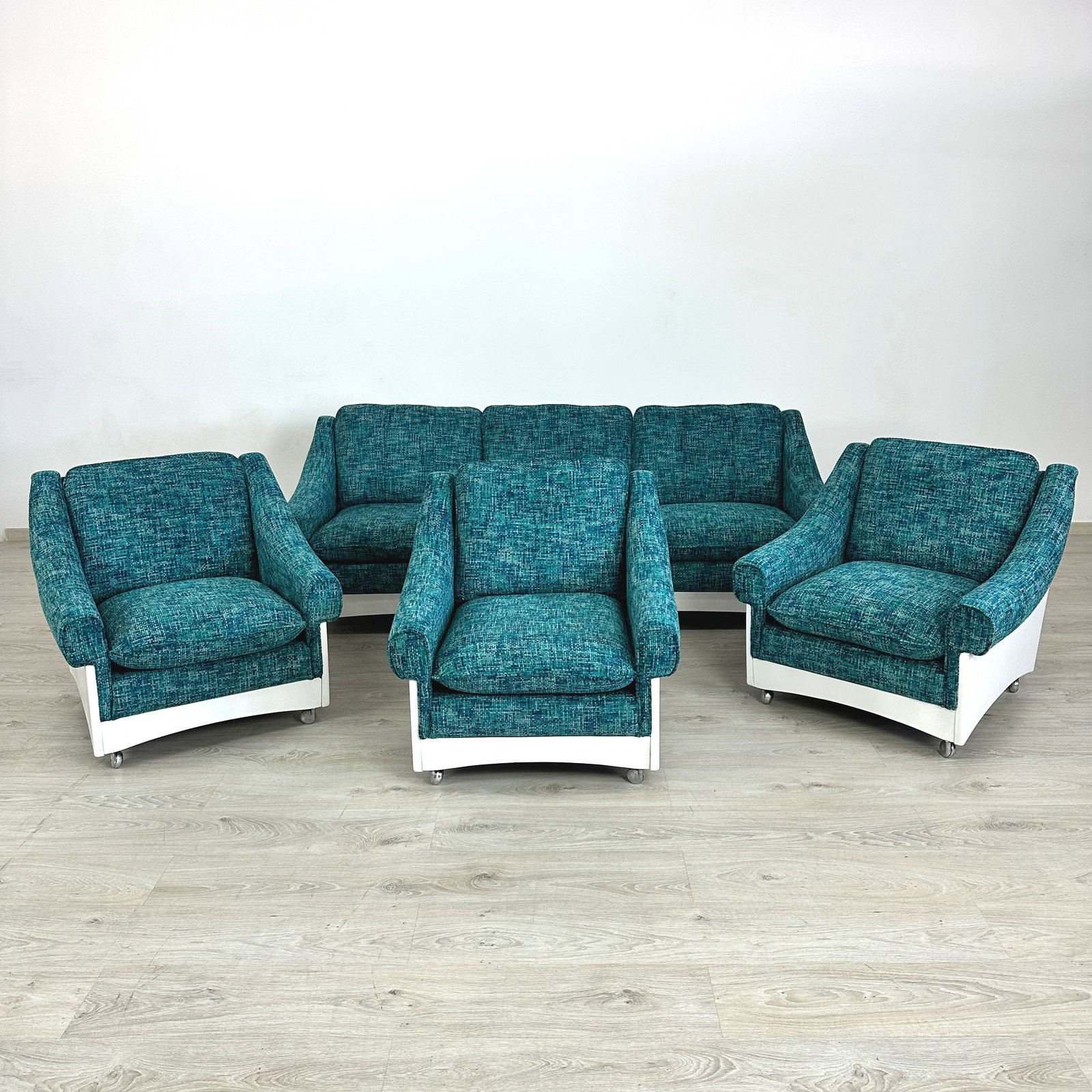 ITALIAN SPACE AGE SOFA - 10