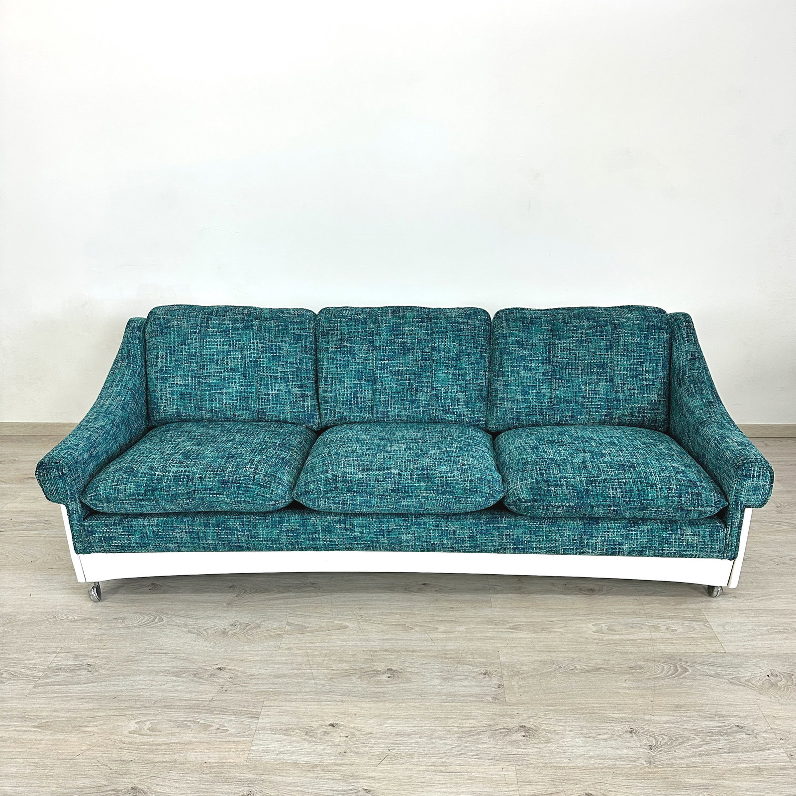 ITALIAN SPACE AGE SOFA - 3