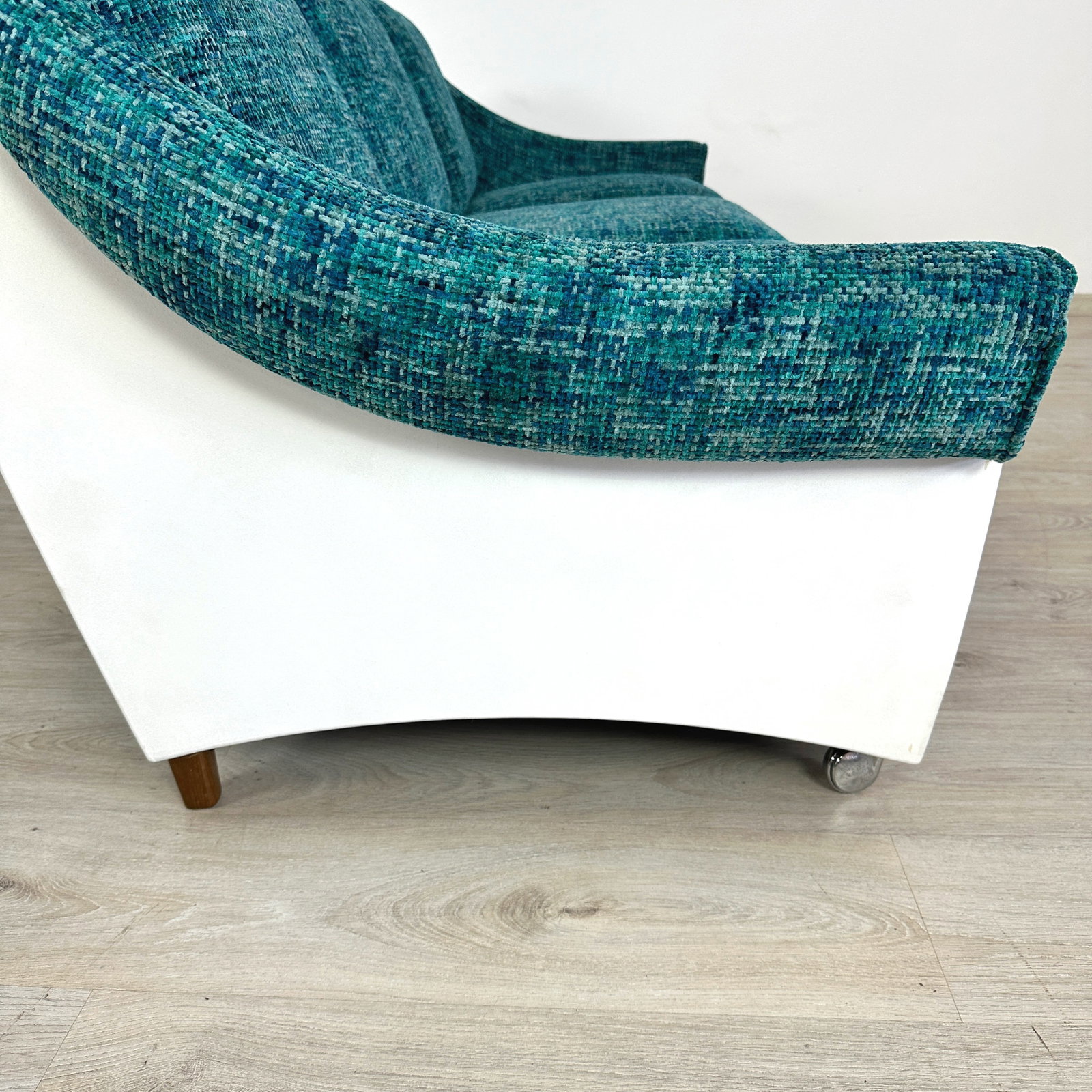 ITALIAN SPACE AGE SOFA - 9